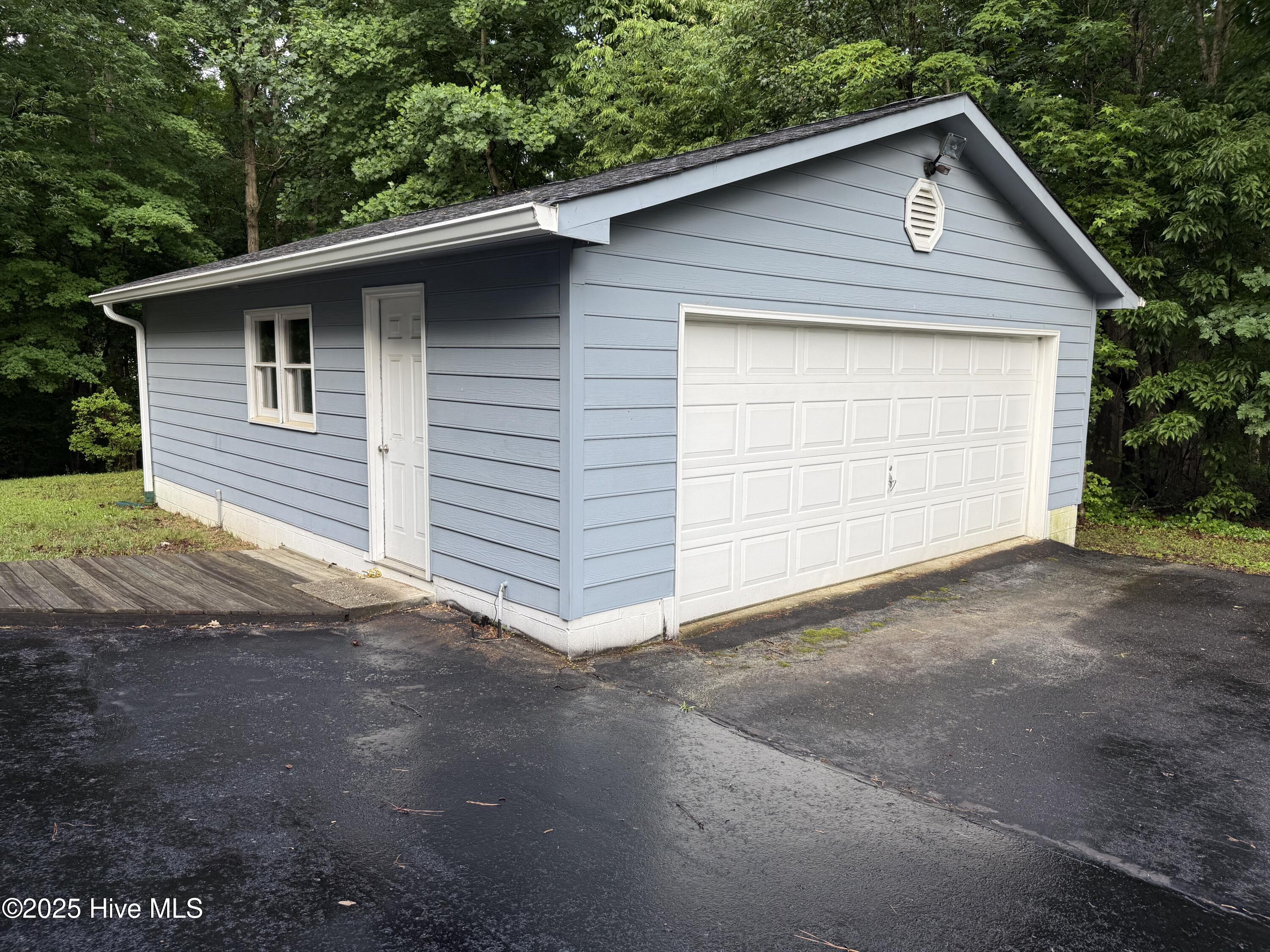 535 Hillcrest Drive Property Photo 7