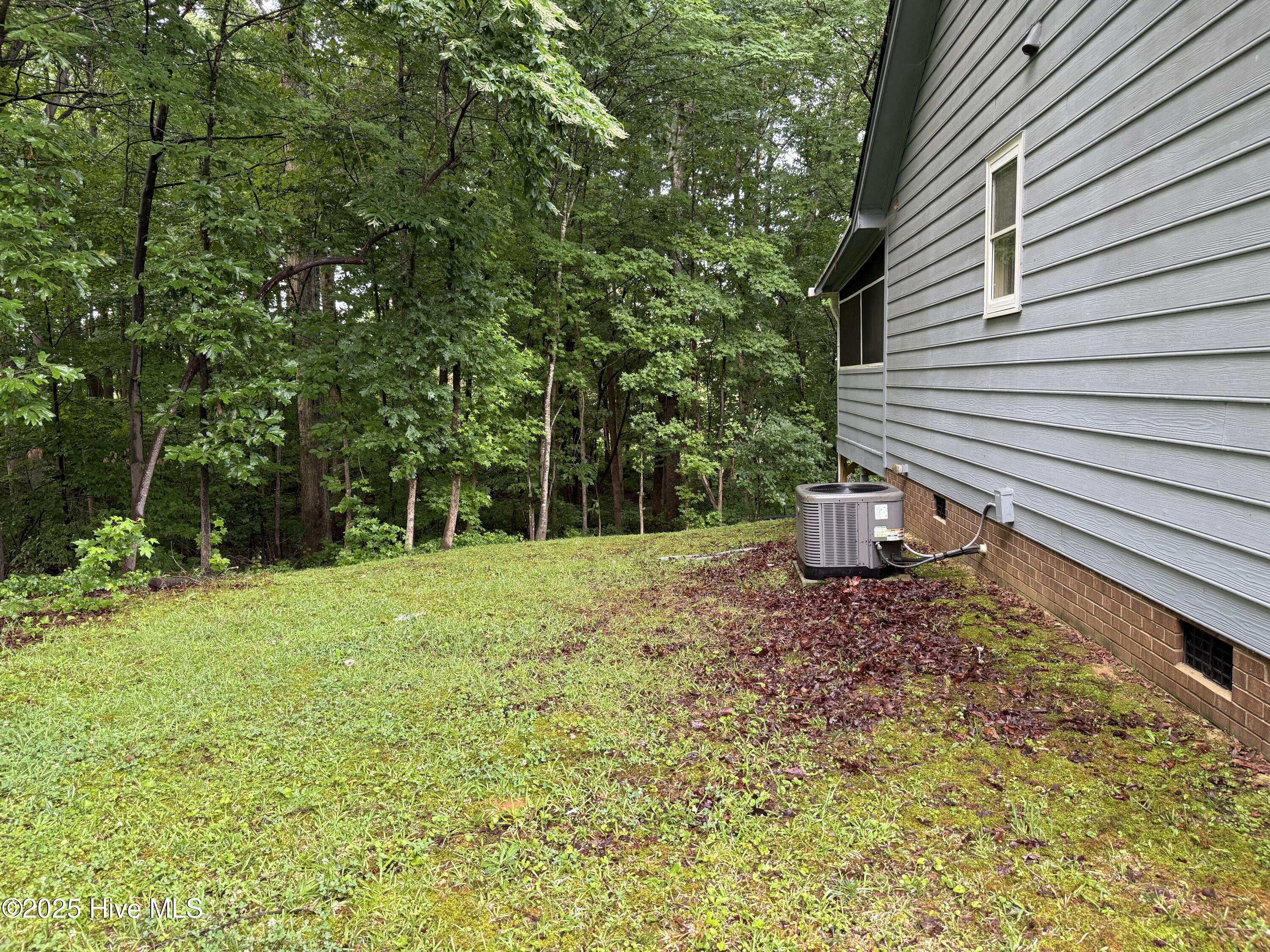 535 Hillcrest Drive Property Photo 8