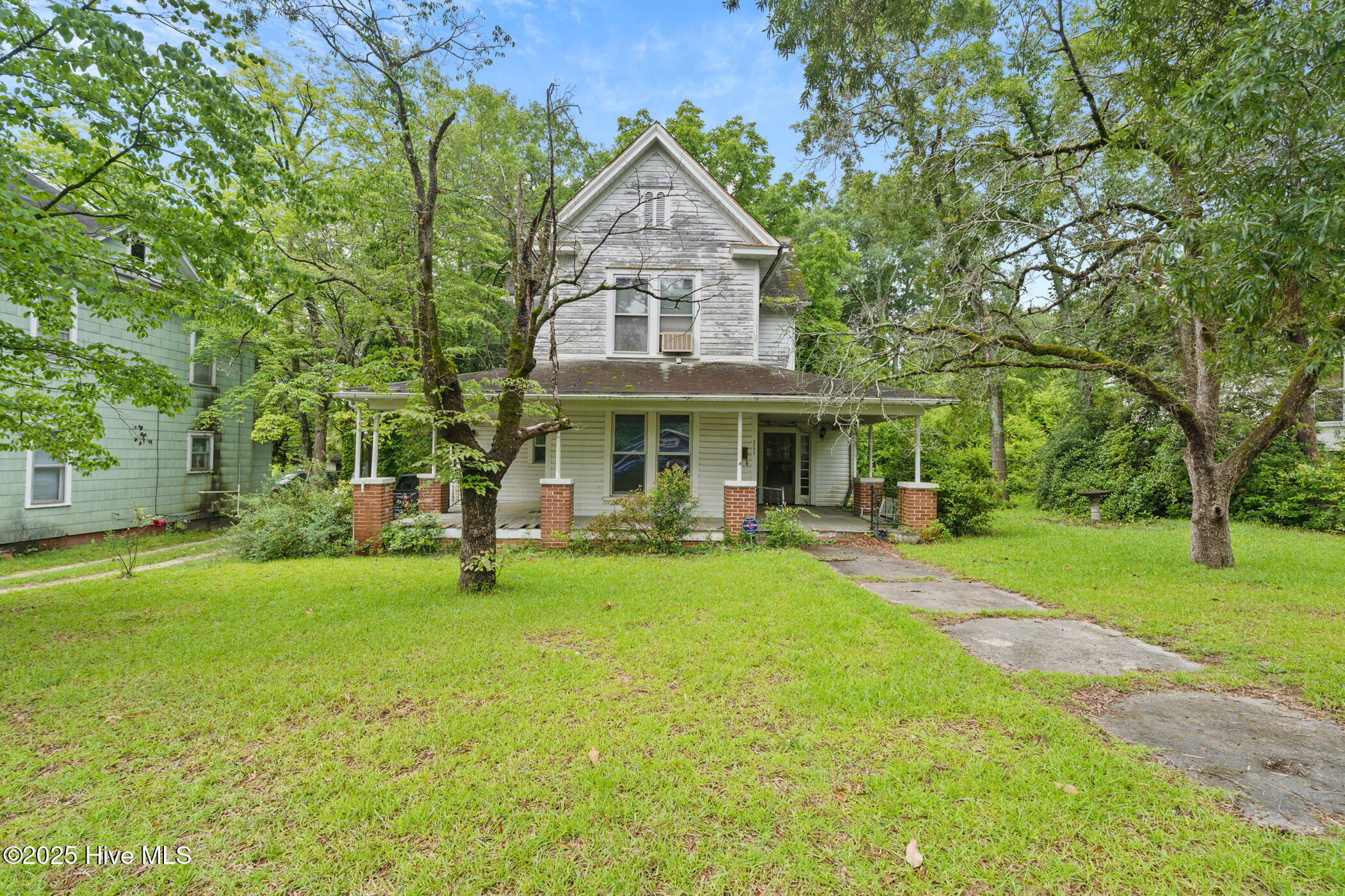 311 Oak Avenue Property Photo 1