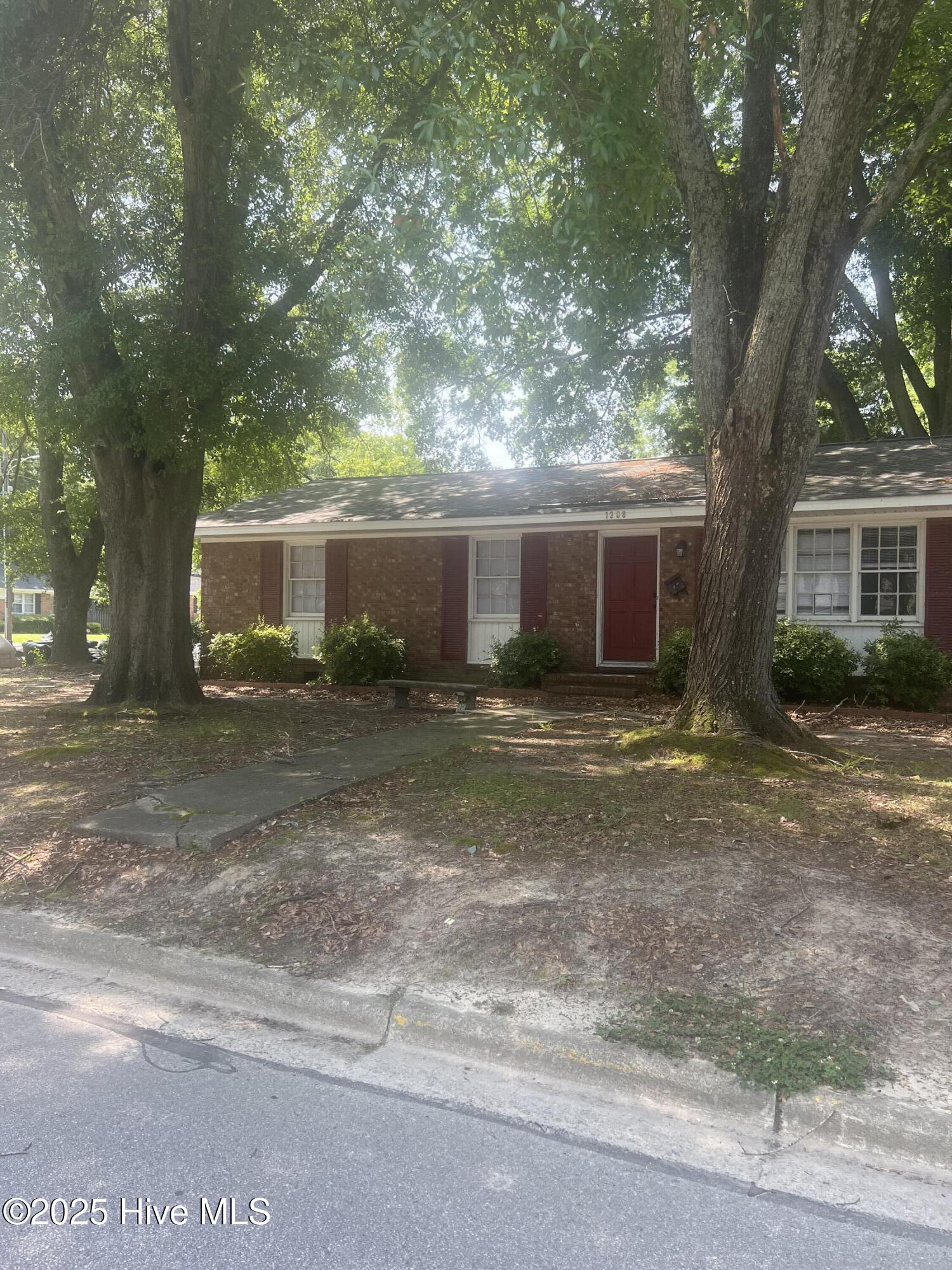 1308 E 1st Street Property Photo 1