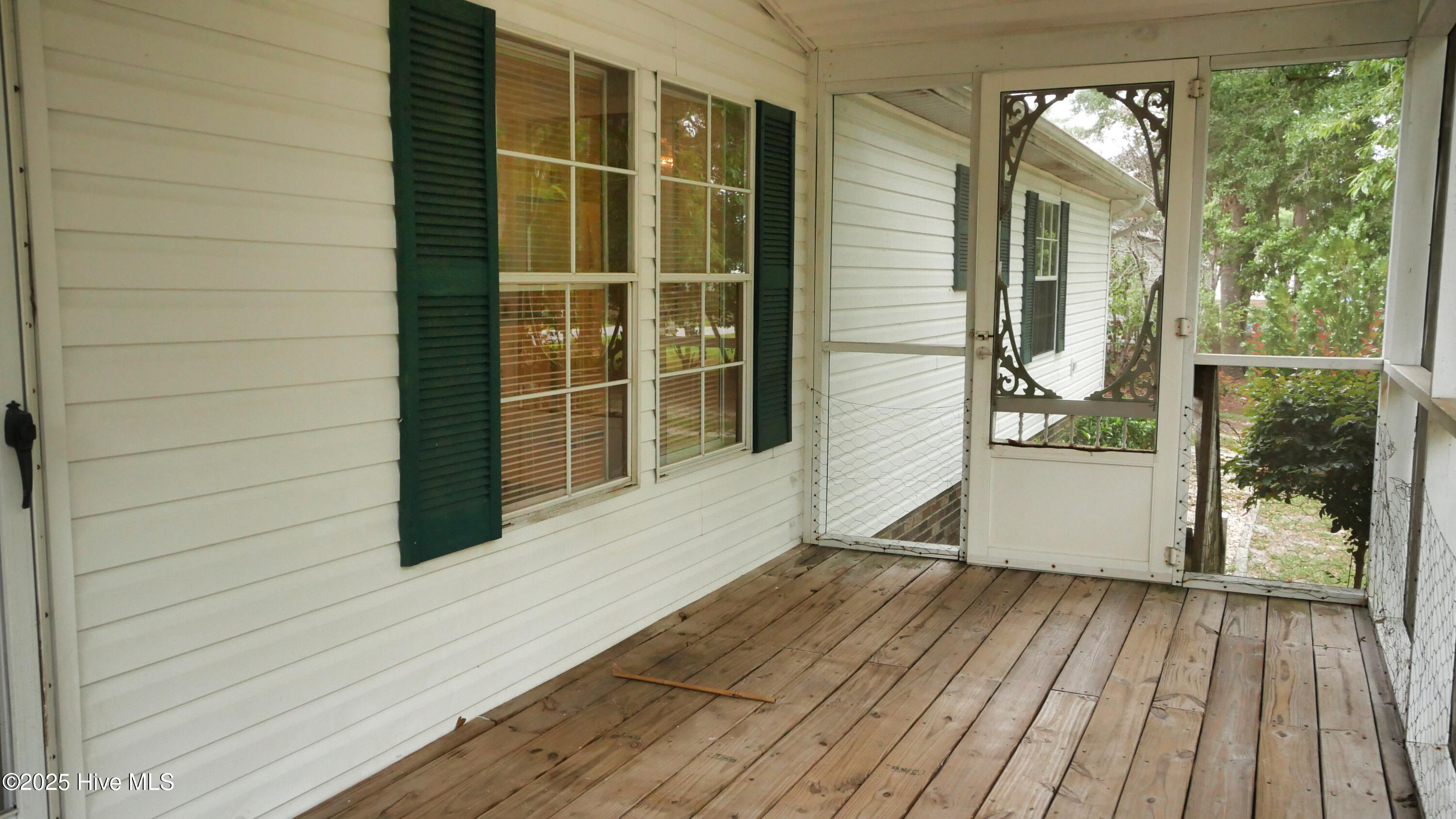 5167 Hummingbird Drive Property Photo 2