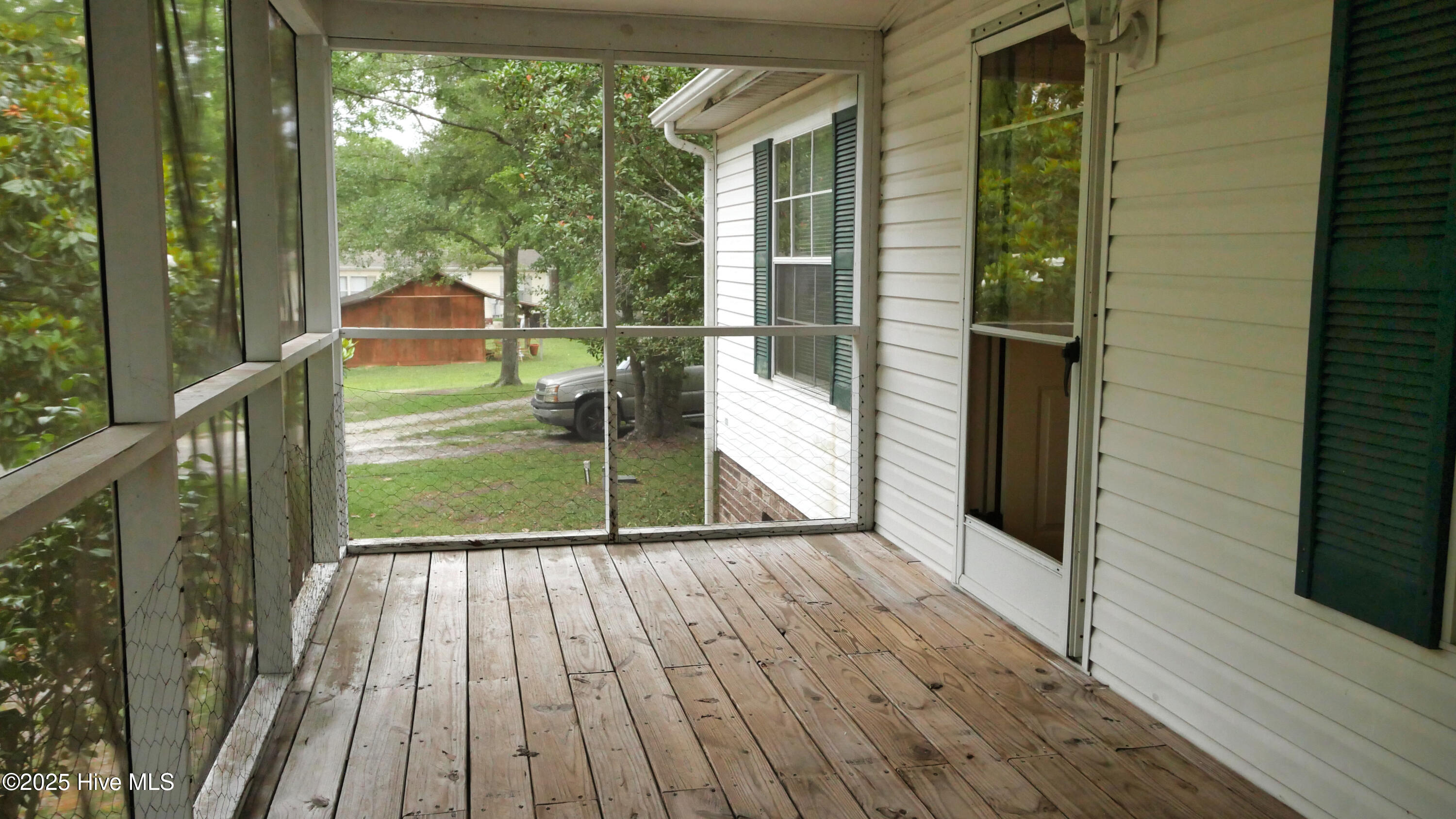 5167 Hummingbird Drive Property Photo 3