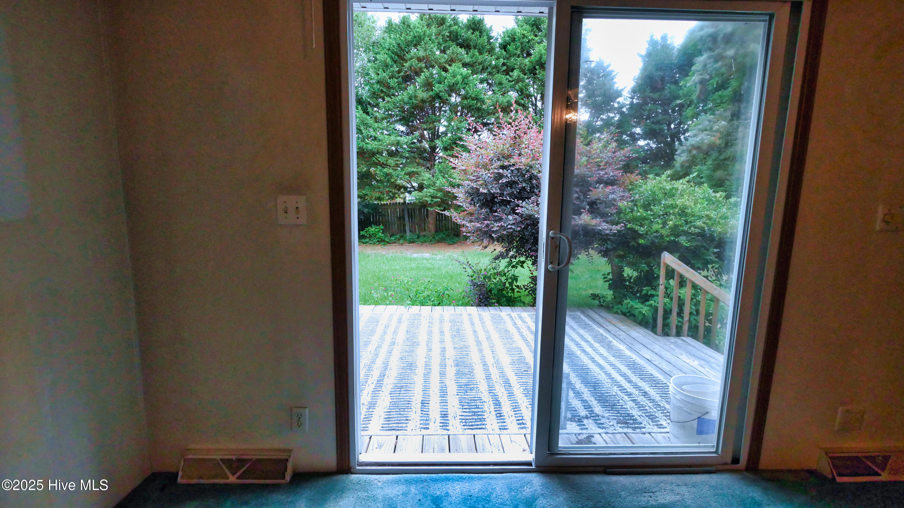 5167 Hummingbird Drive Property Photo 5