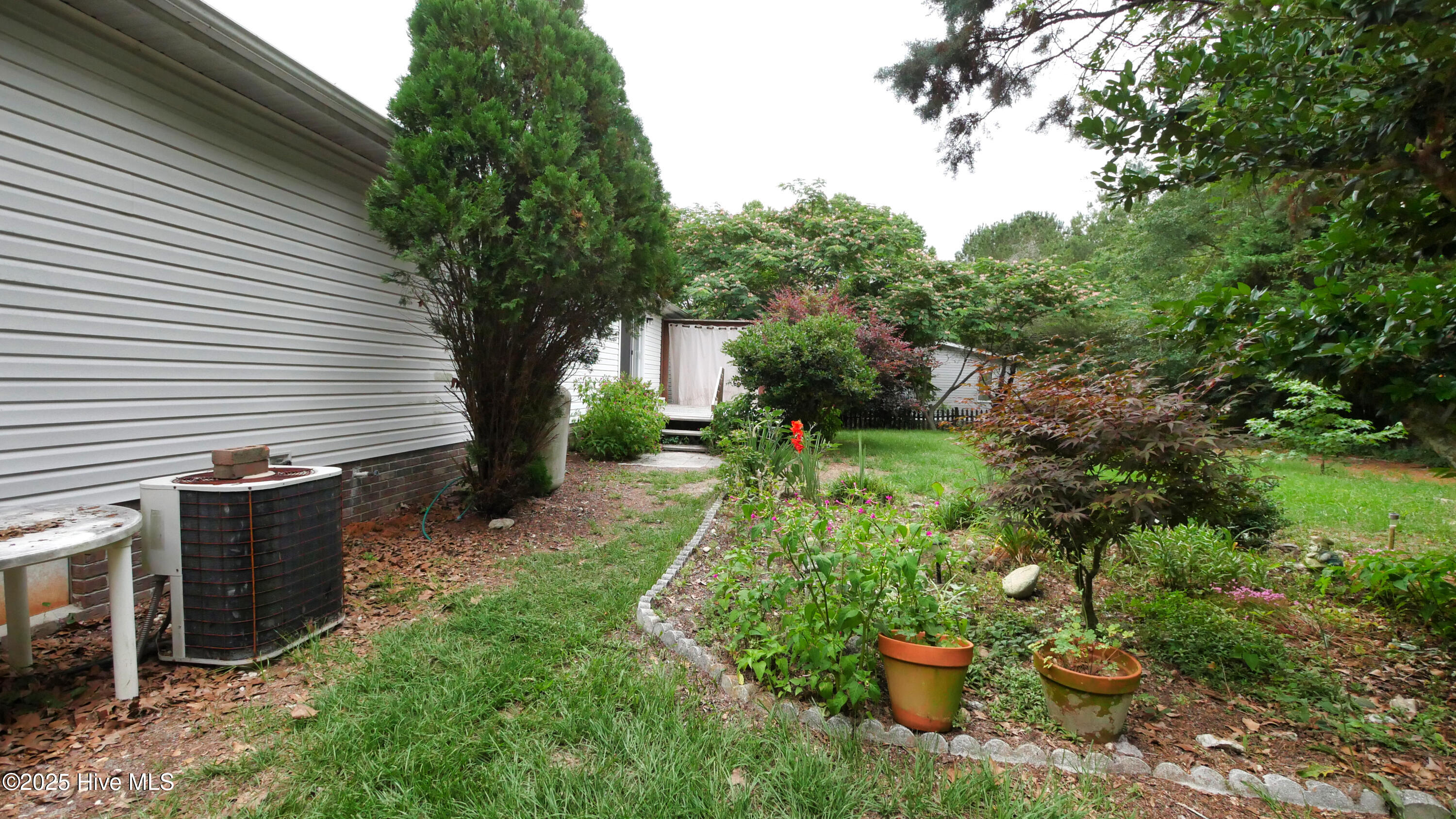 5167 Hummingbird Drive Property Photo 8