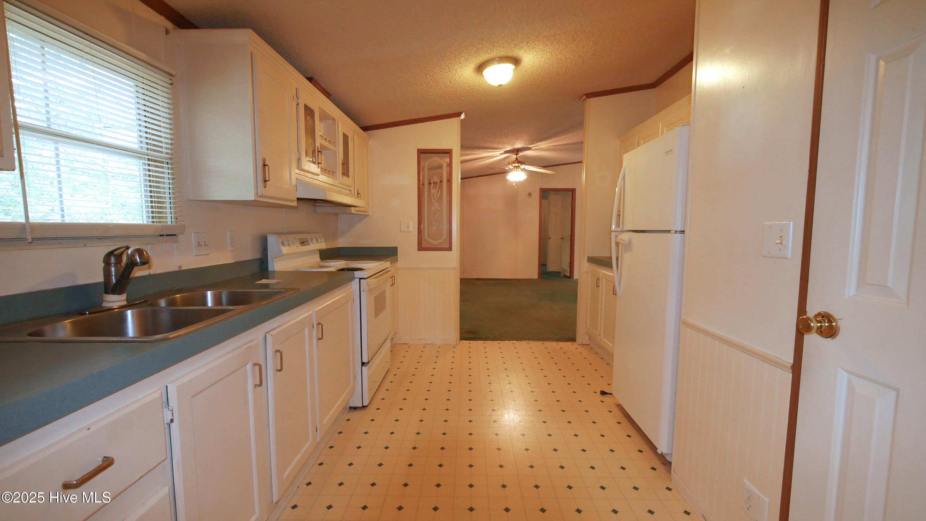 5167 Hummingbird Drive Property Photo 14