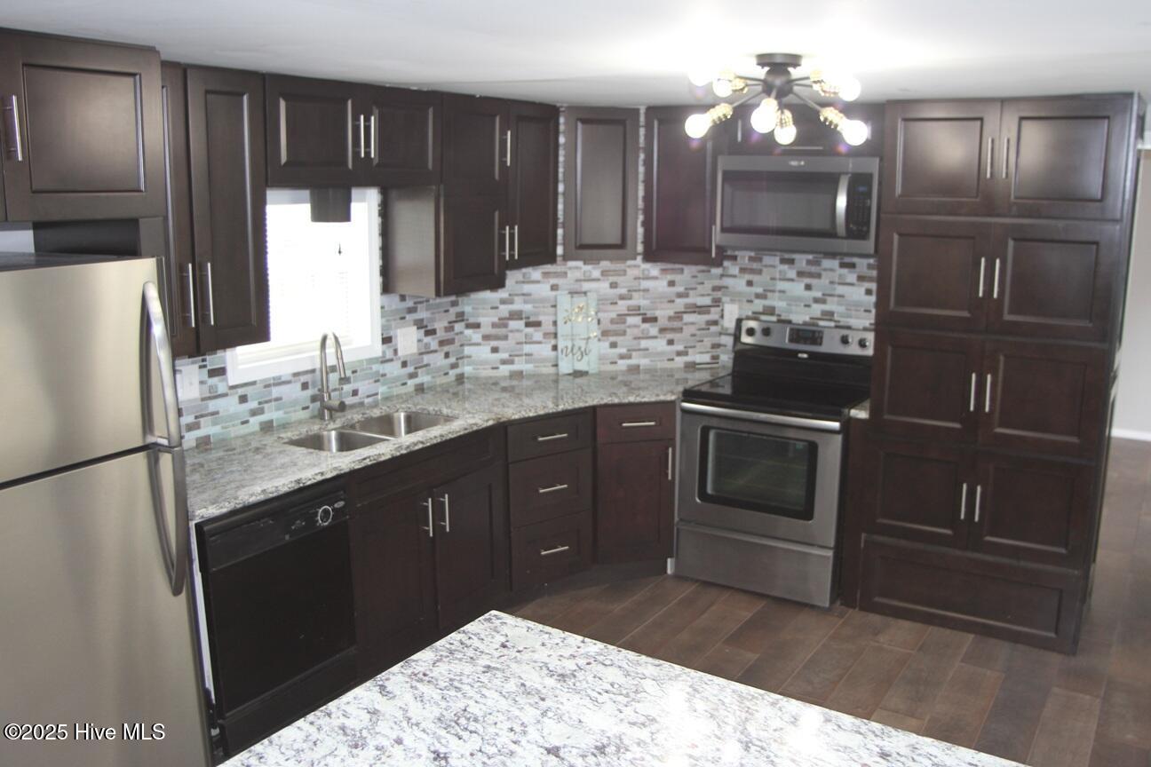 174 Lennondale Boulevard Property Photo 9