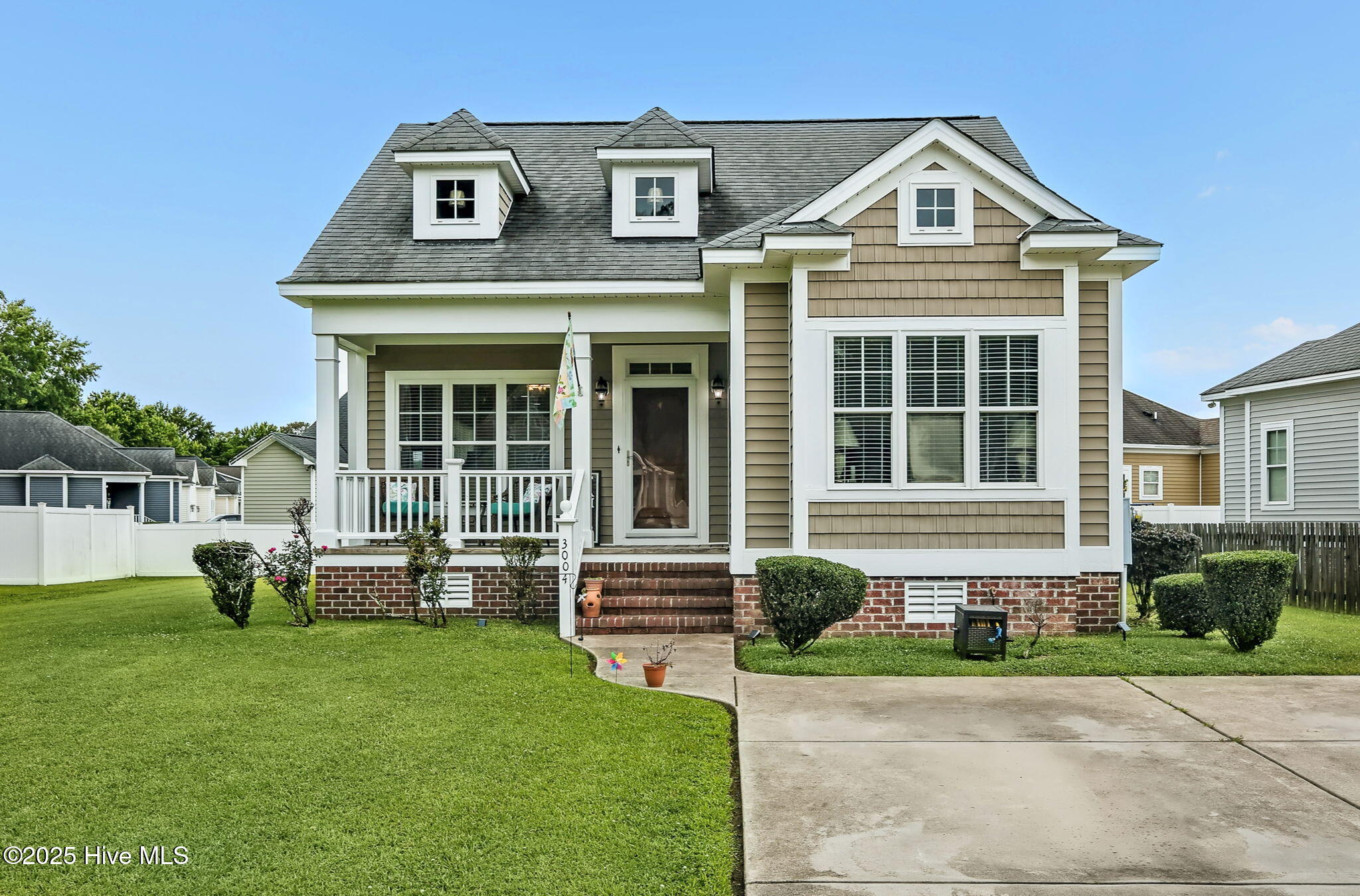 3004 Canal Drive Property Photo 1
