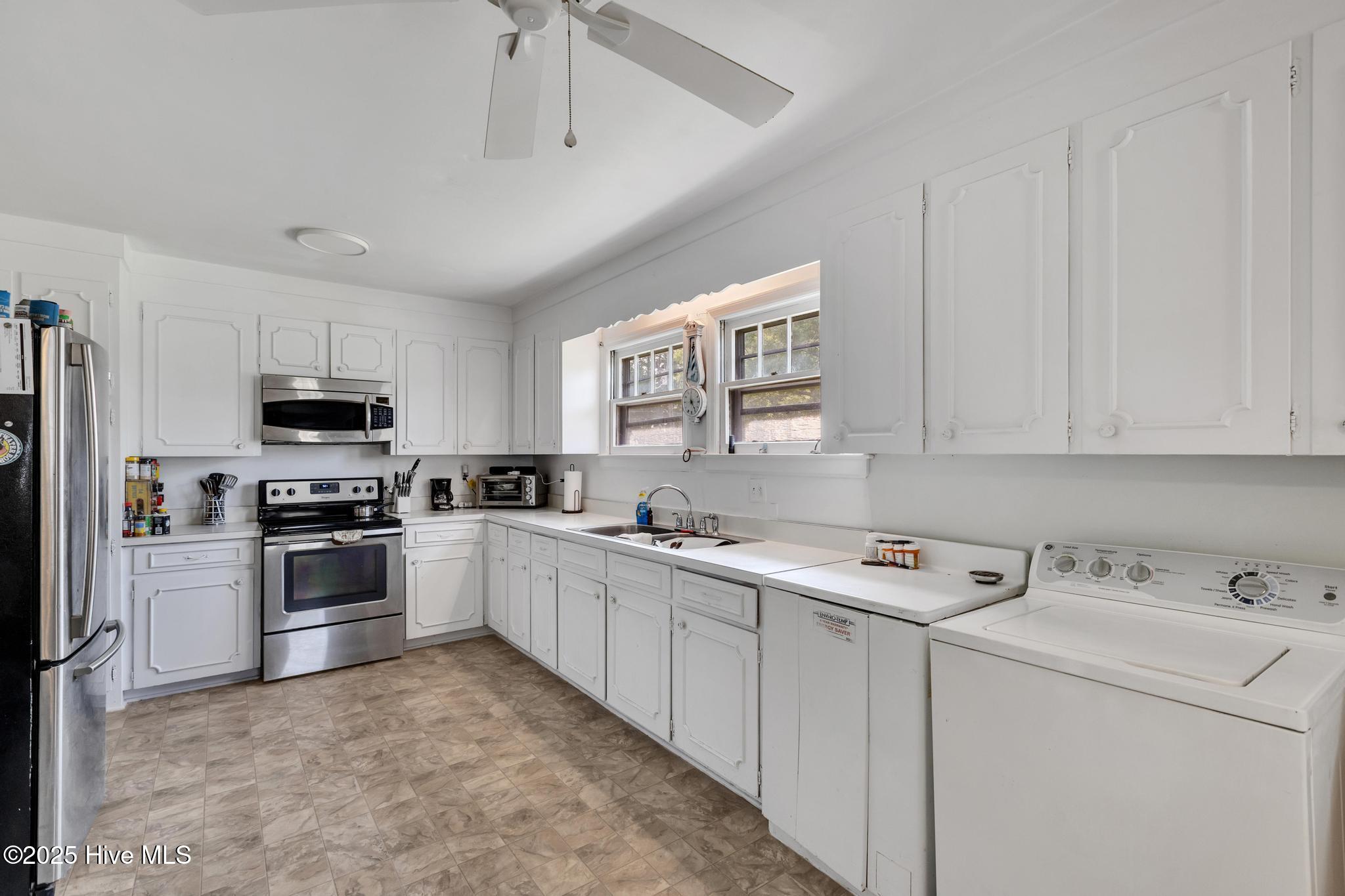 601 Mary Ann Drive Property Photo 1
