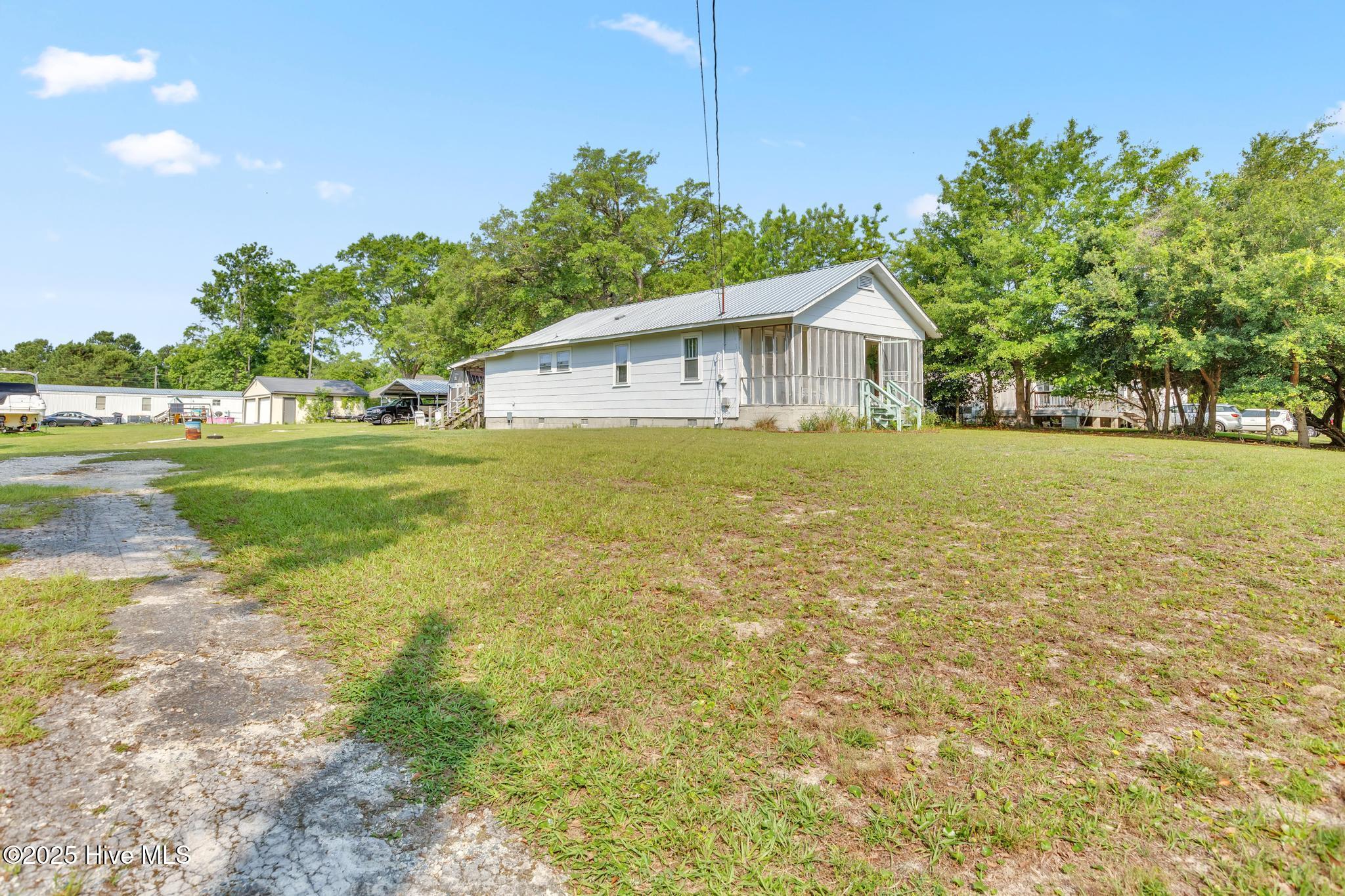 601 Mary Ann Drive Property Photo 3
