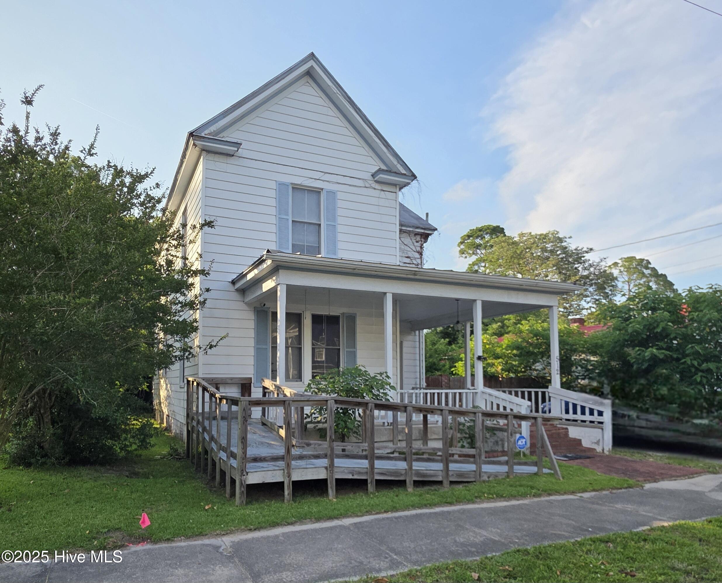 512 Blades Avenue Property Photo 1