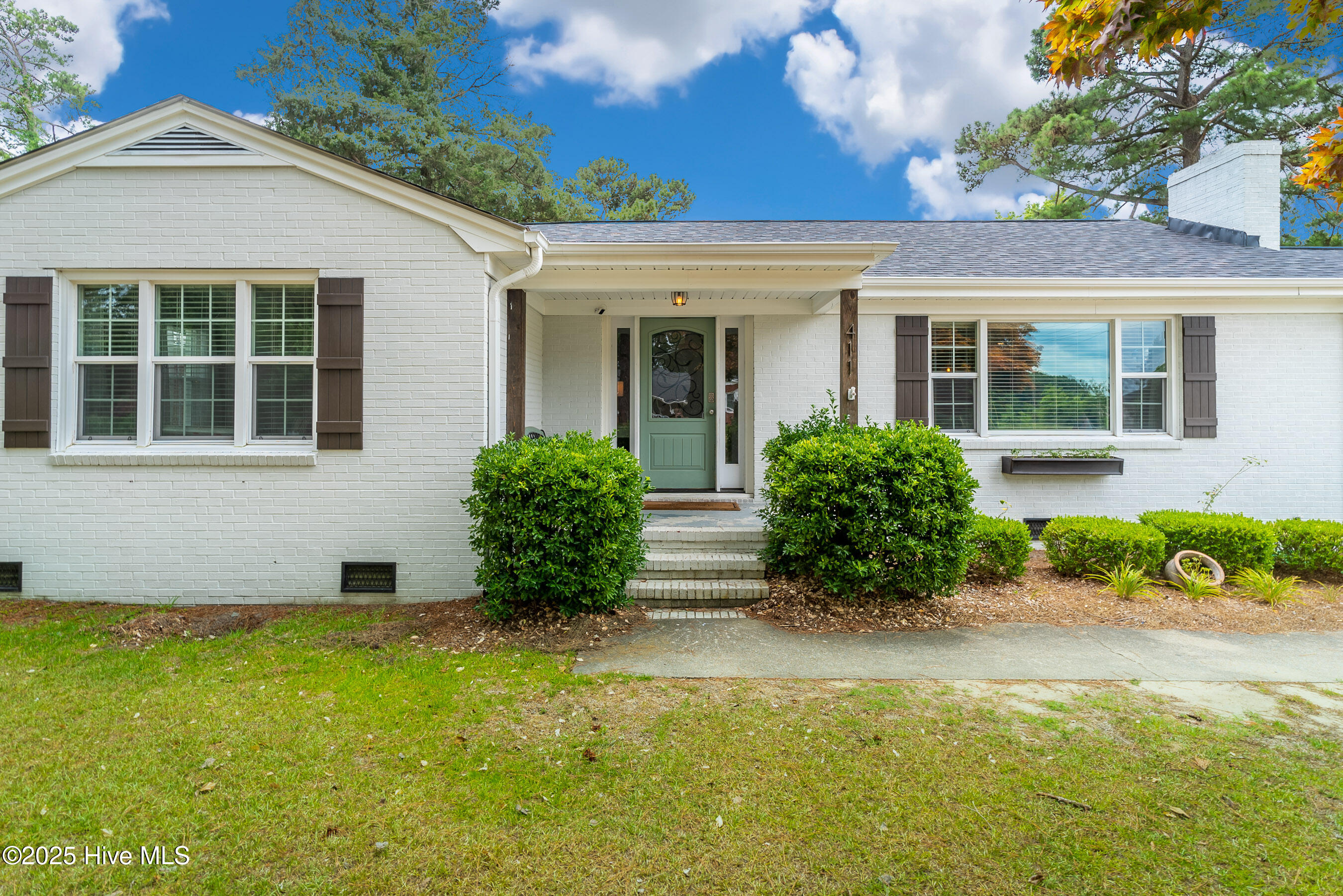 411 Greenfield Boulevard Property Photo 1