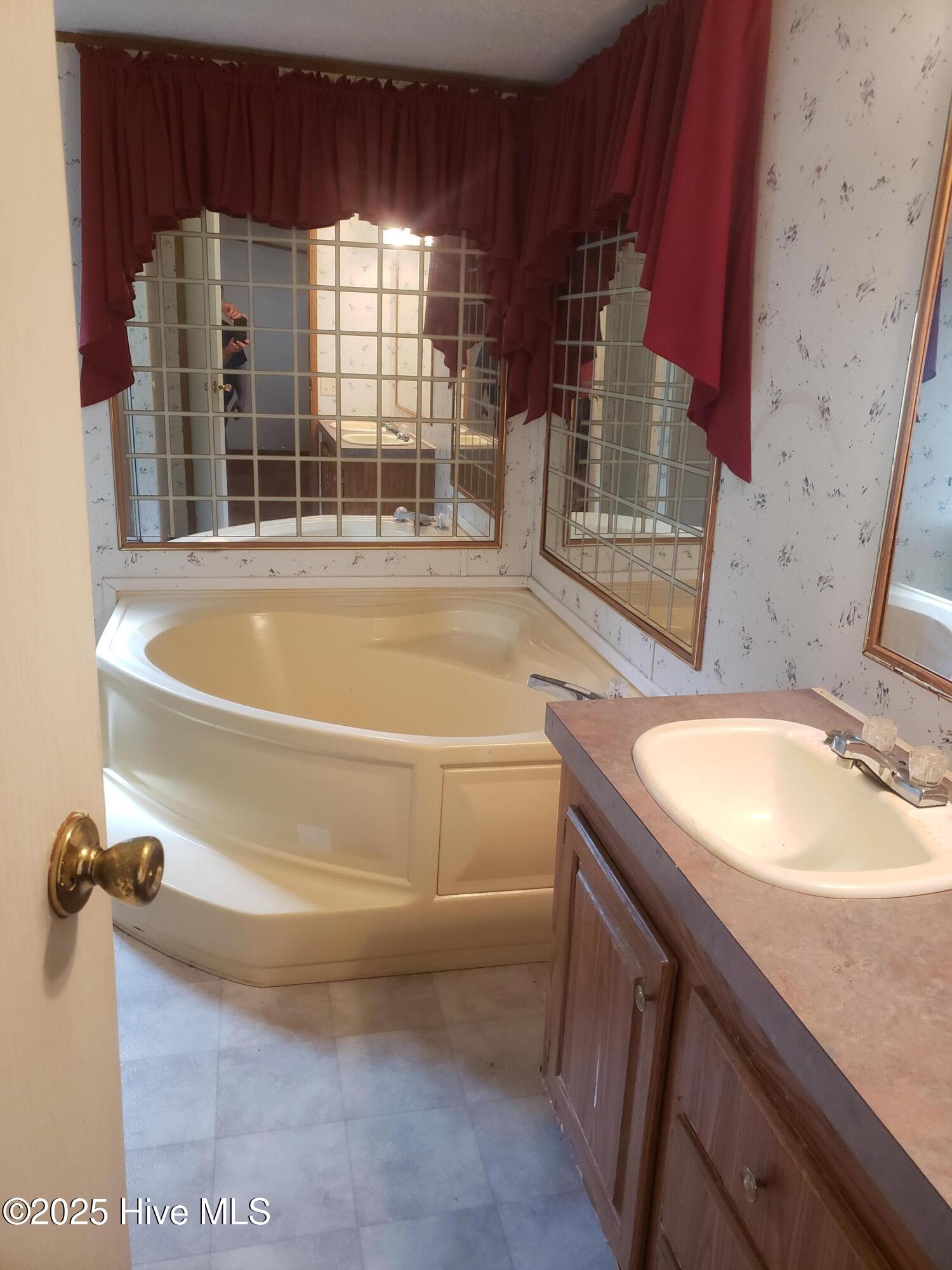 2090 Peter Grant Road Property Photo 14