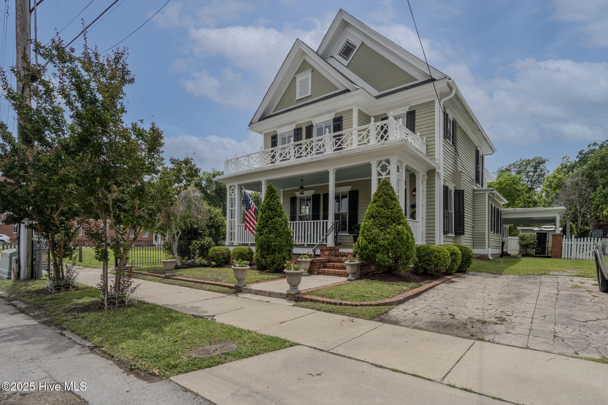 405 Hancock Street Property Photo 1