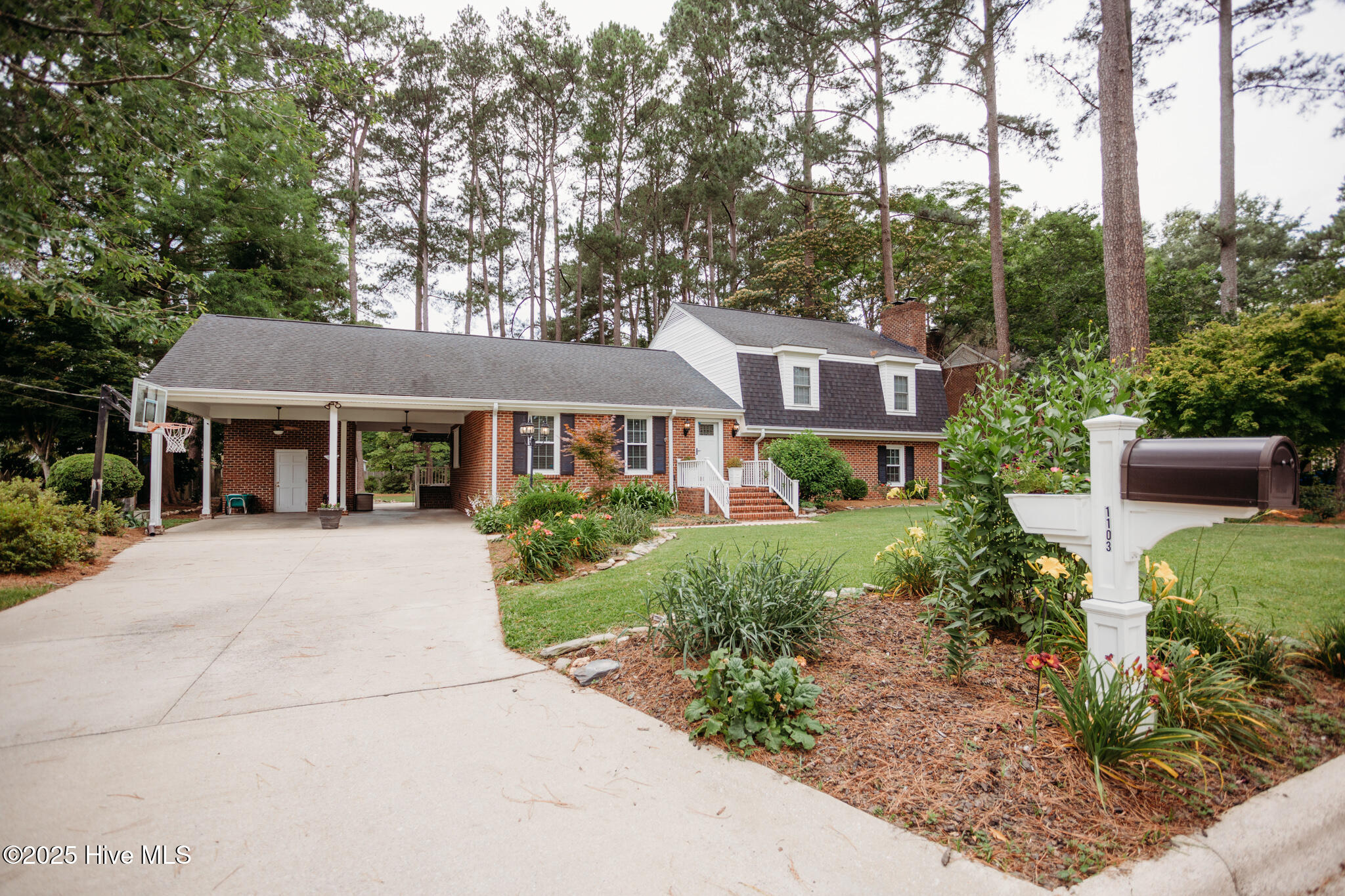 1103 Greenbriar Road Property Photo 3