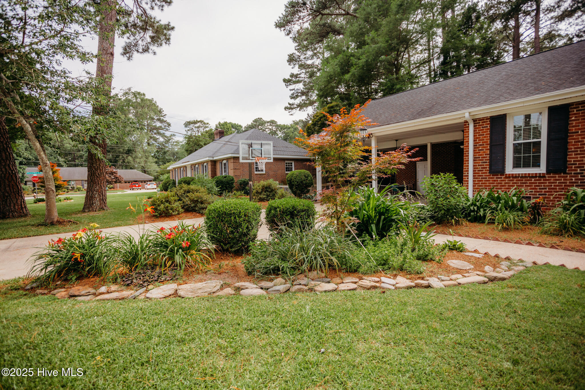 1103 Greenbriar Road Property Photo 5