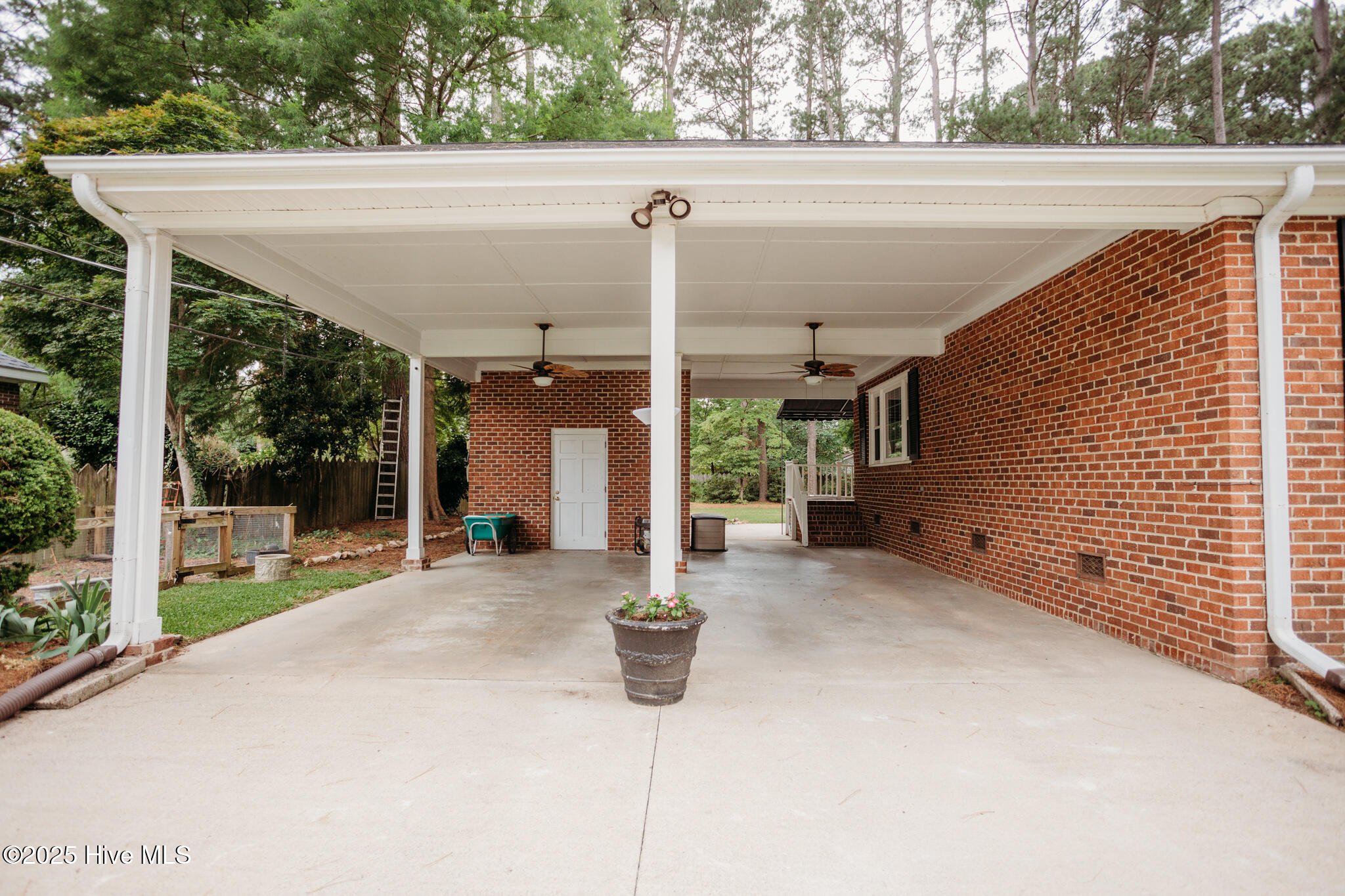 1103 Greenbriar Road Property Photo 6