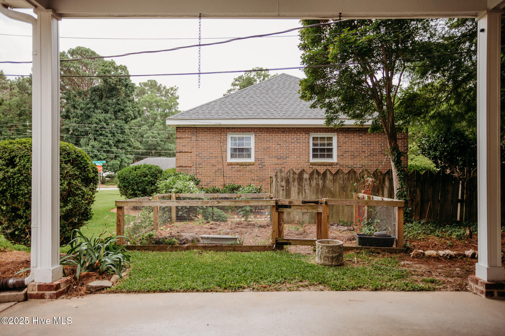 1103 Greenbriar Road Property Photo 7