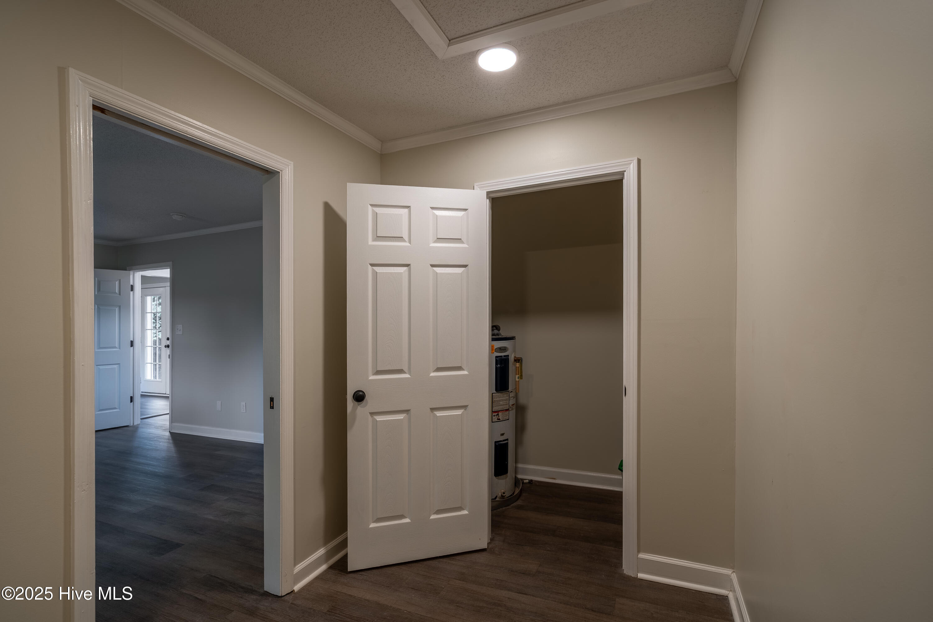 959 Middle Road Property Photo 13