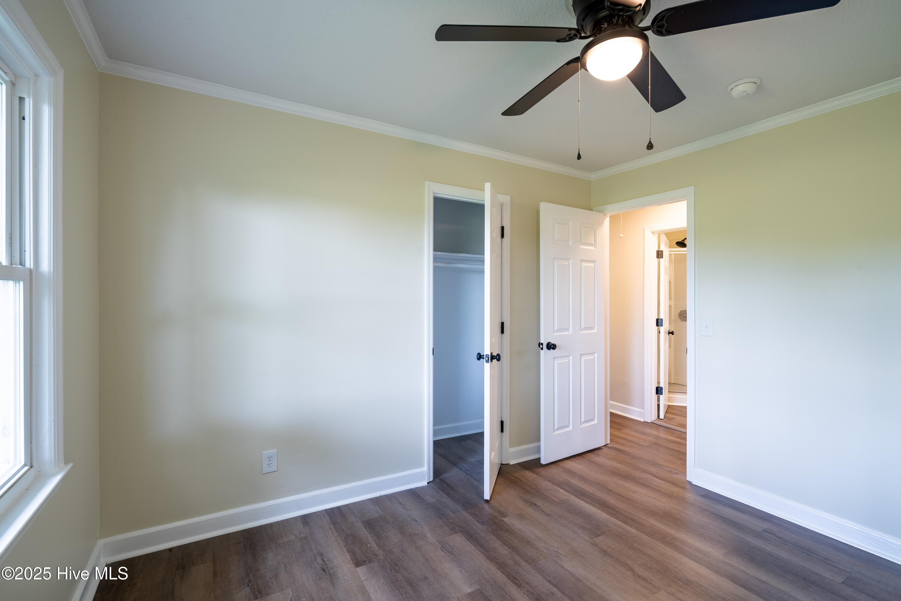 959 Middle Road Property Photo 18