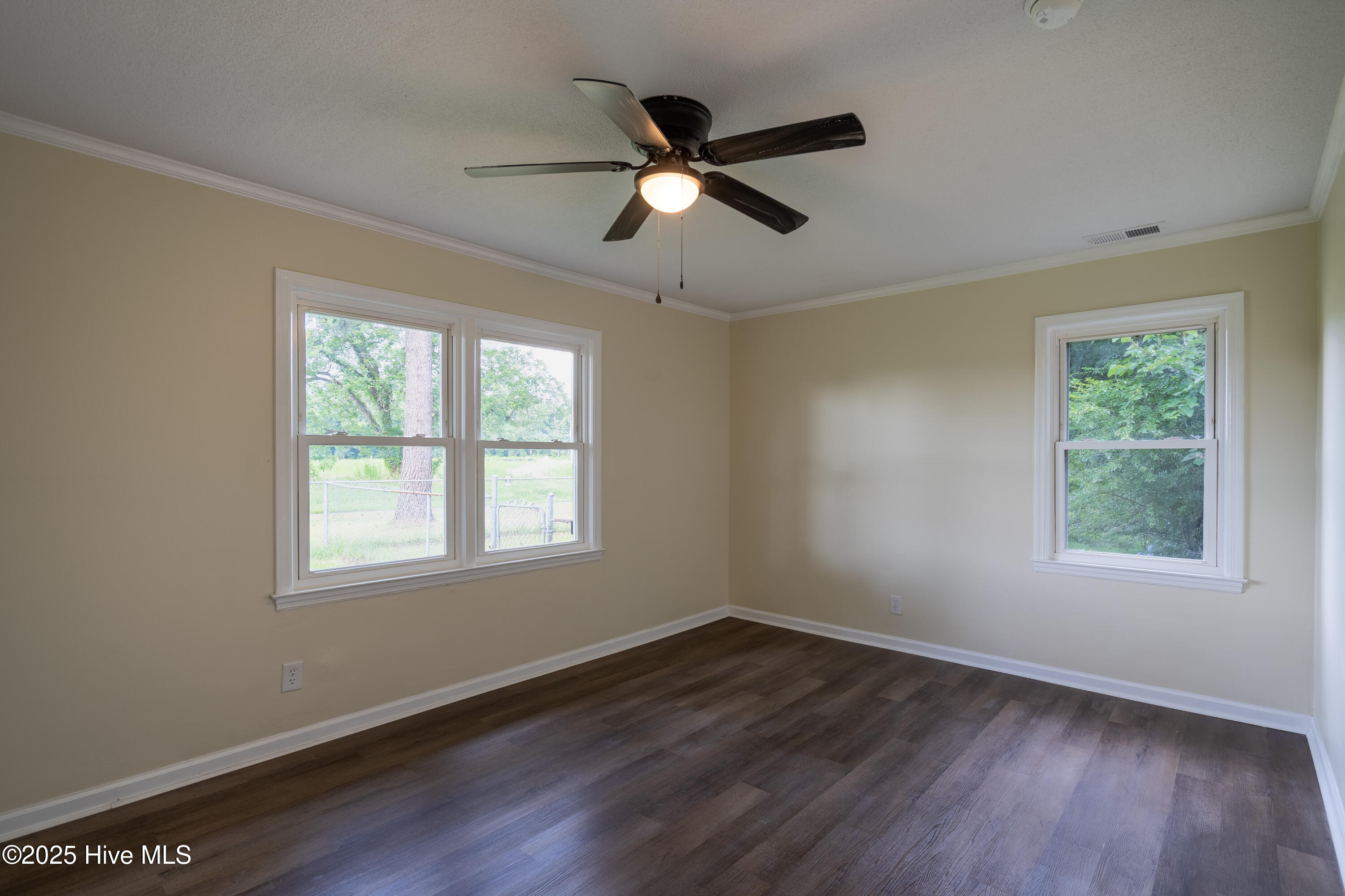 959 Middle Road Property Photo 20