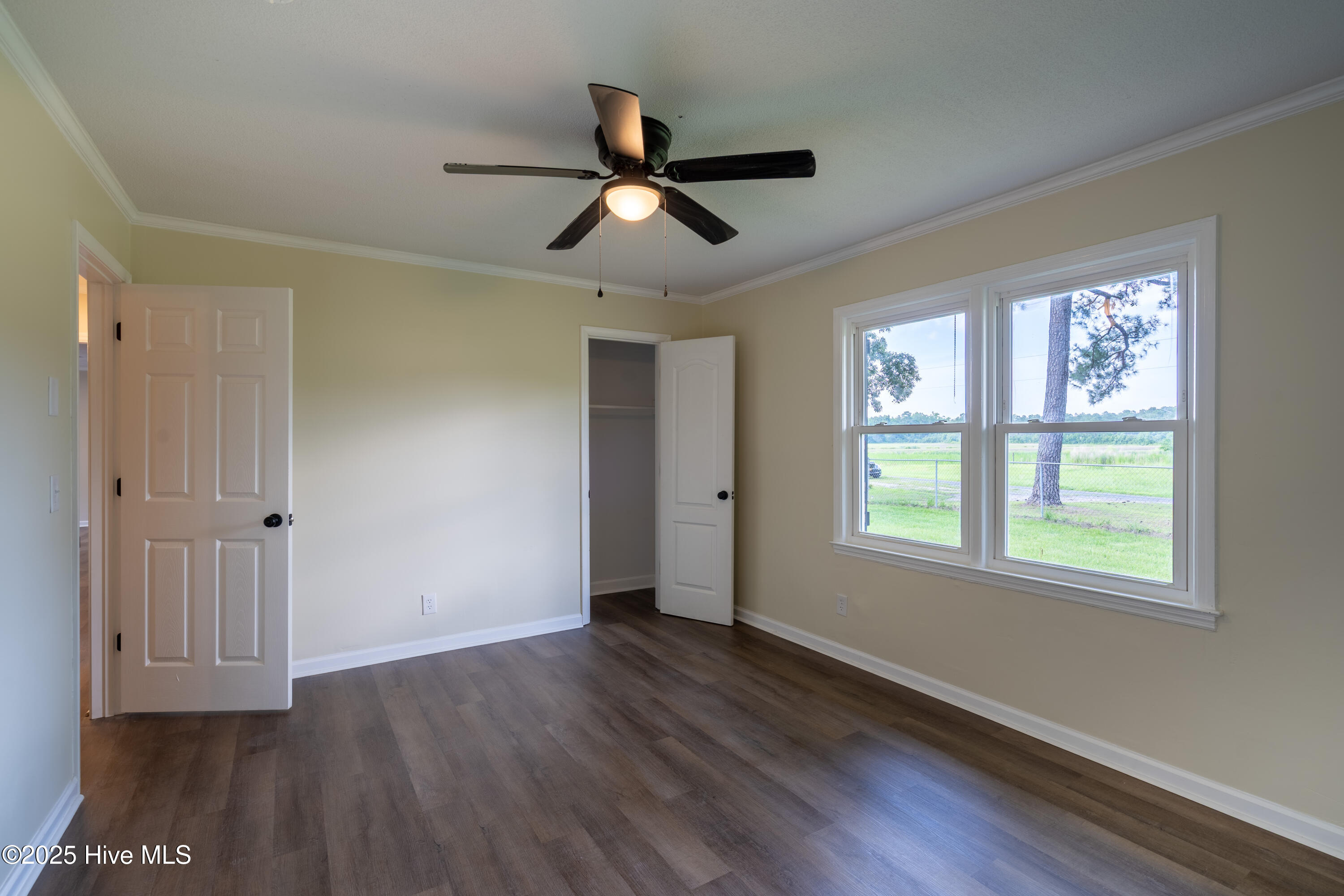 959 Middle Road Property Photo 21