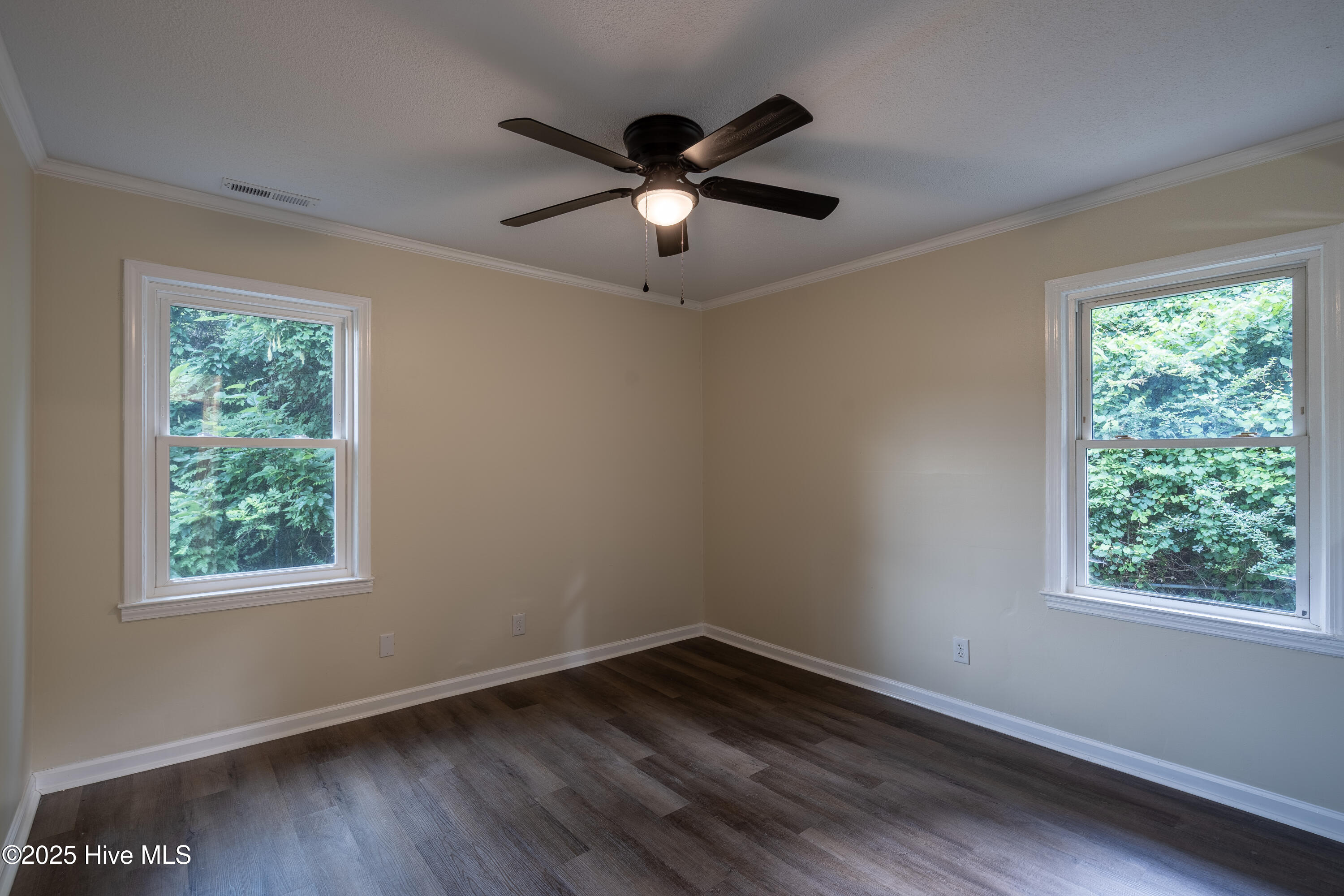 959 Middle Road Property Photo 22