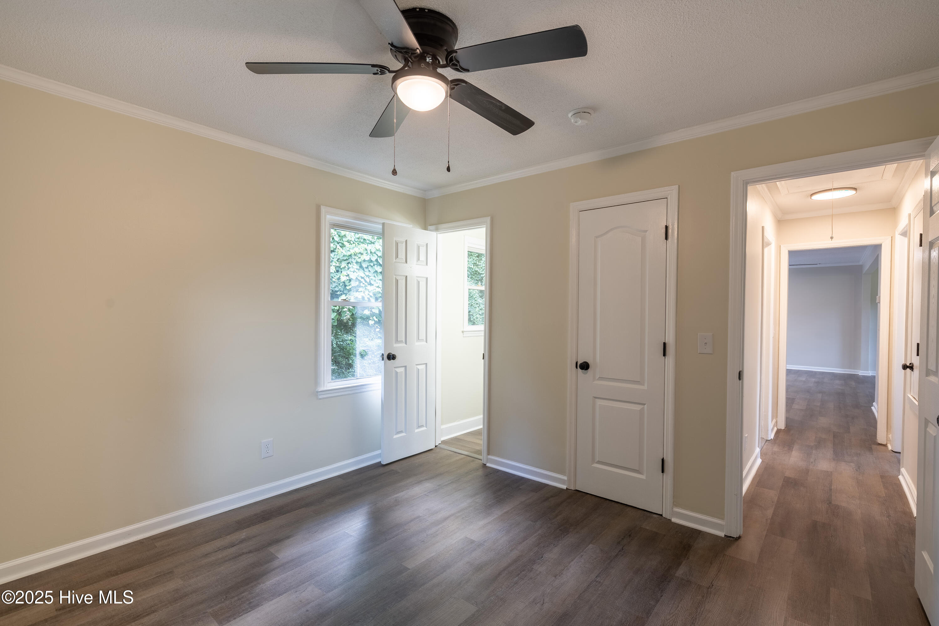 959 Middle Road Property Photo 23