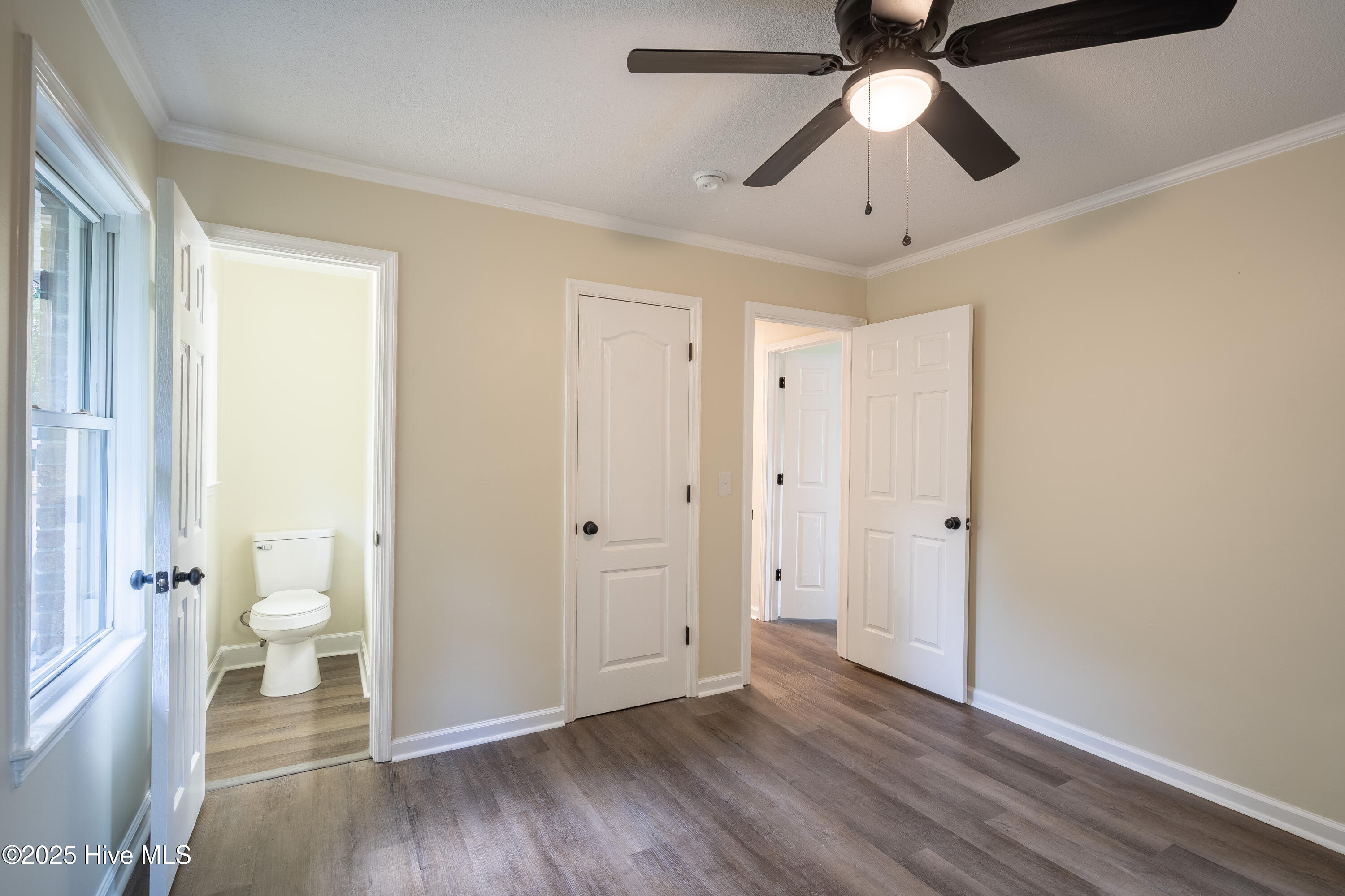 959 Middle Road Property Photo 24