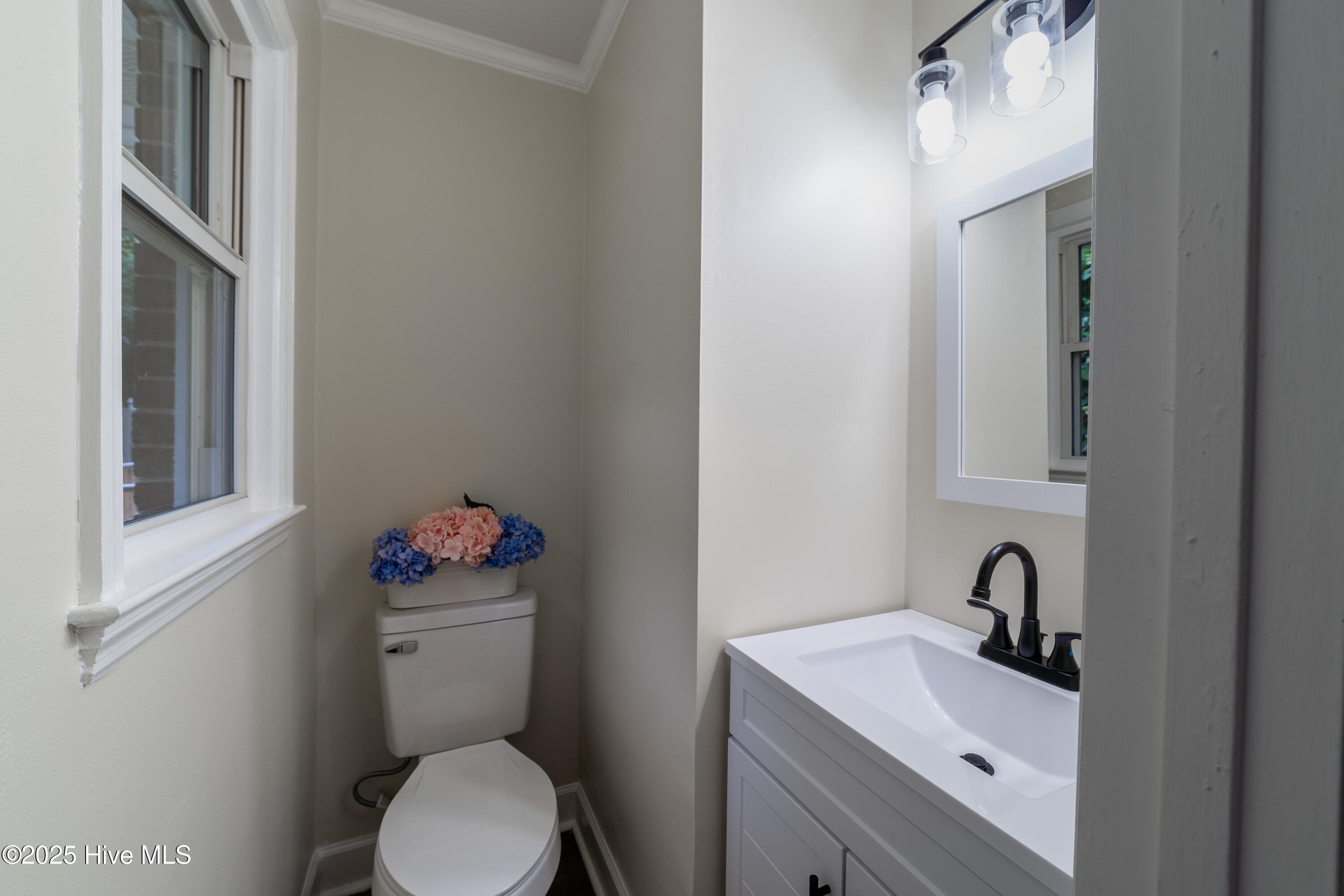 959 Middle Road Property Photo 25