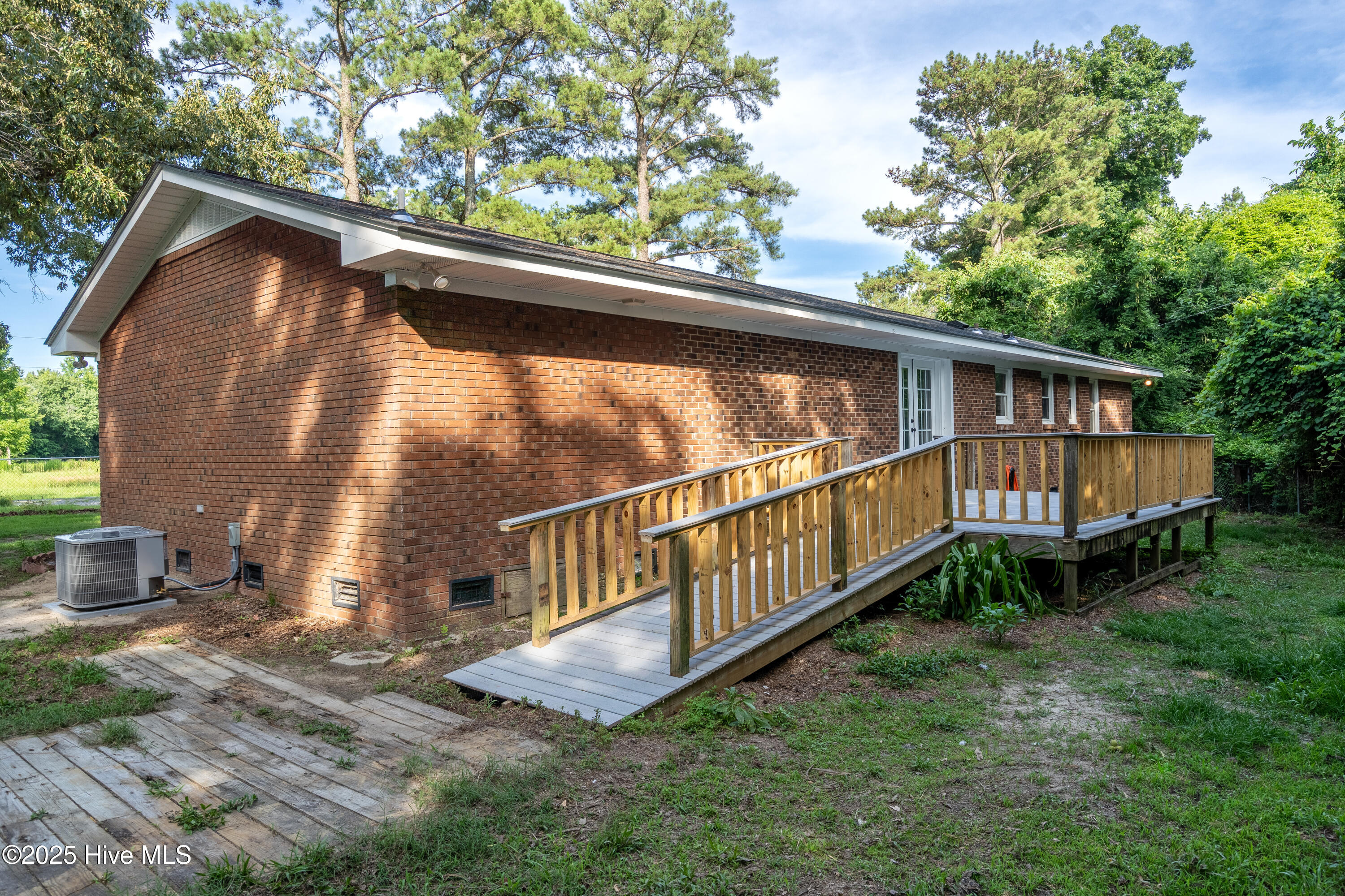 959 Middle Road Property Photo 27