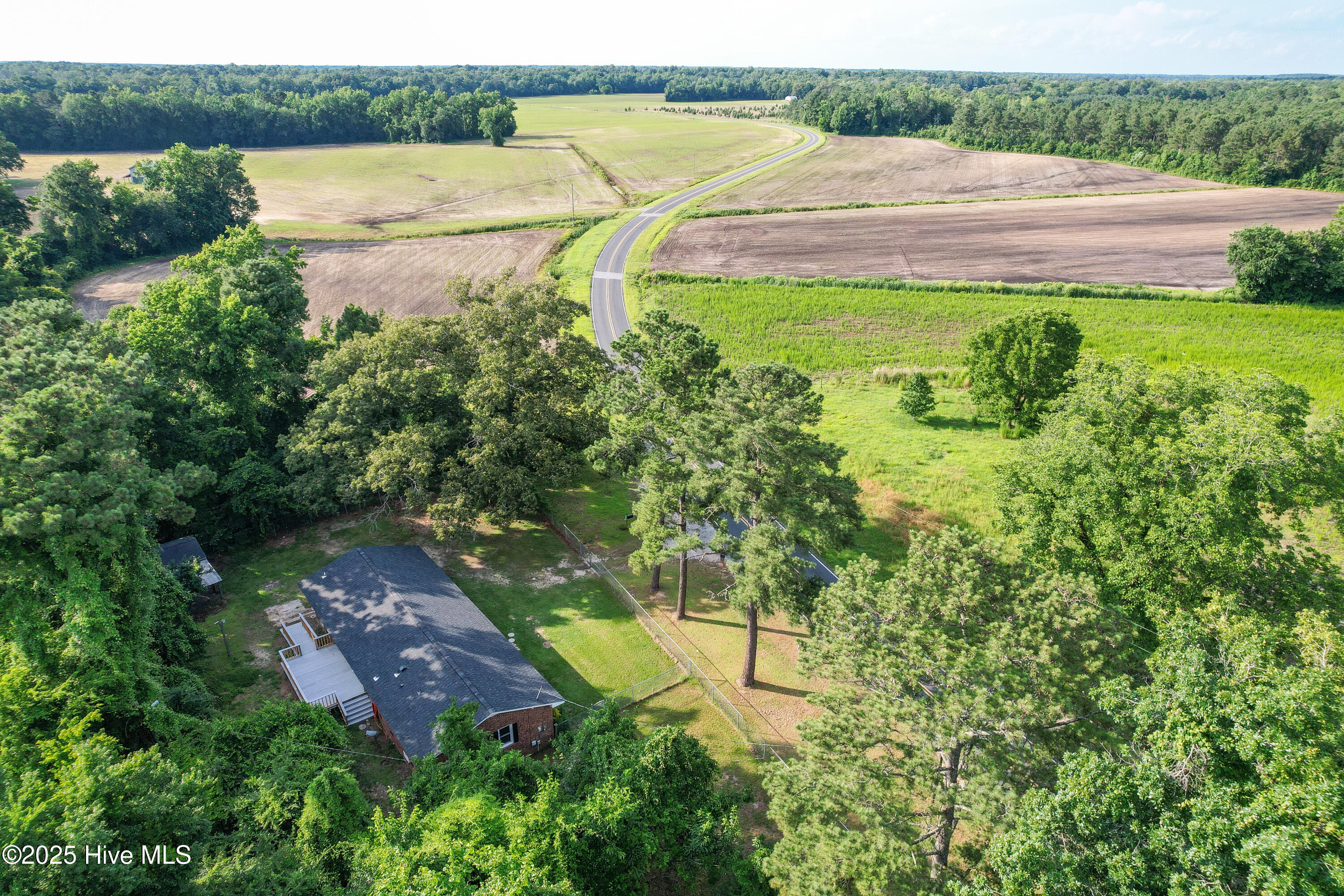 959 Middle Road Property Photo 30