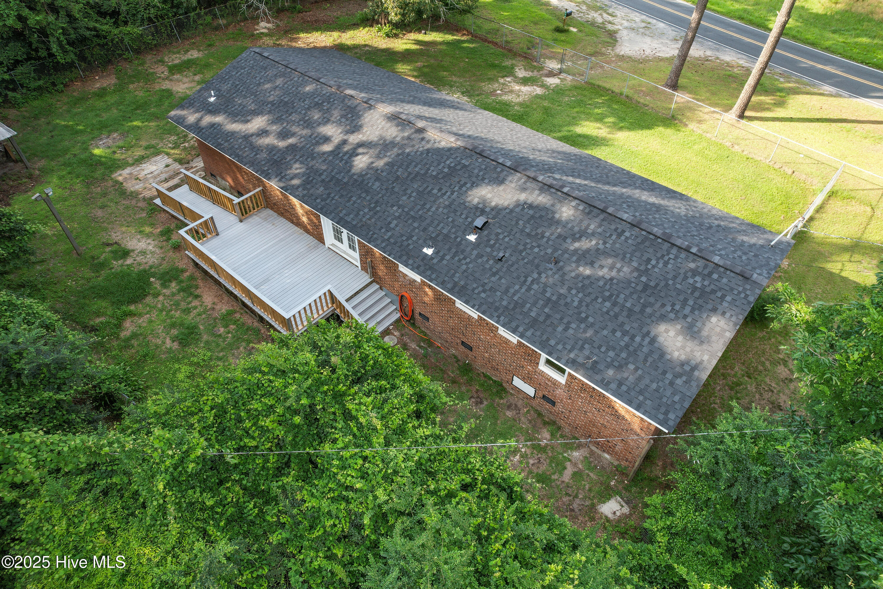 959 Middle Road Property Photo 32