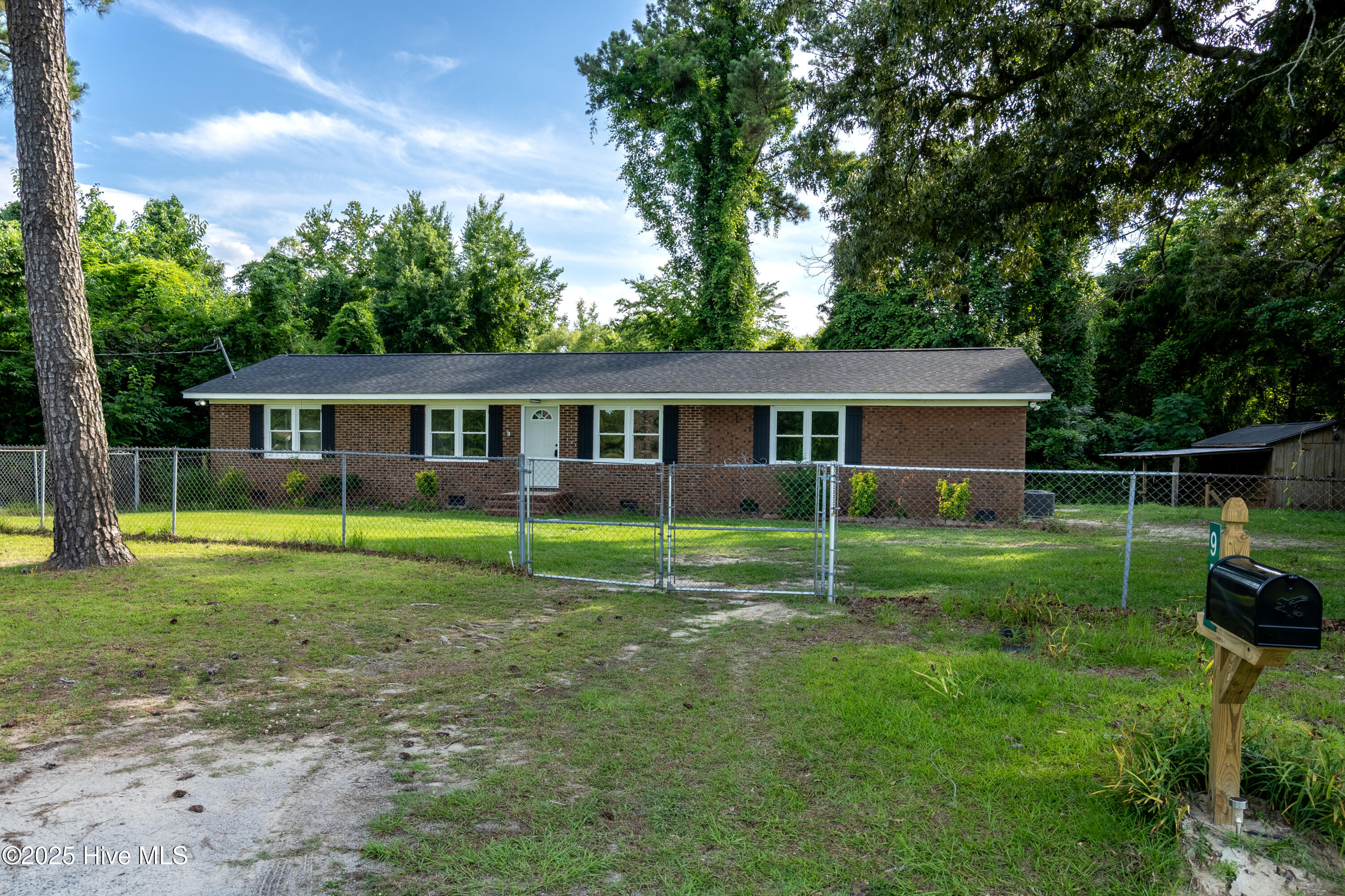 959 Middle Road Property Photo 36