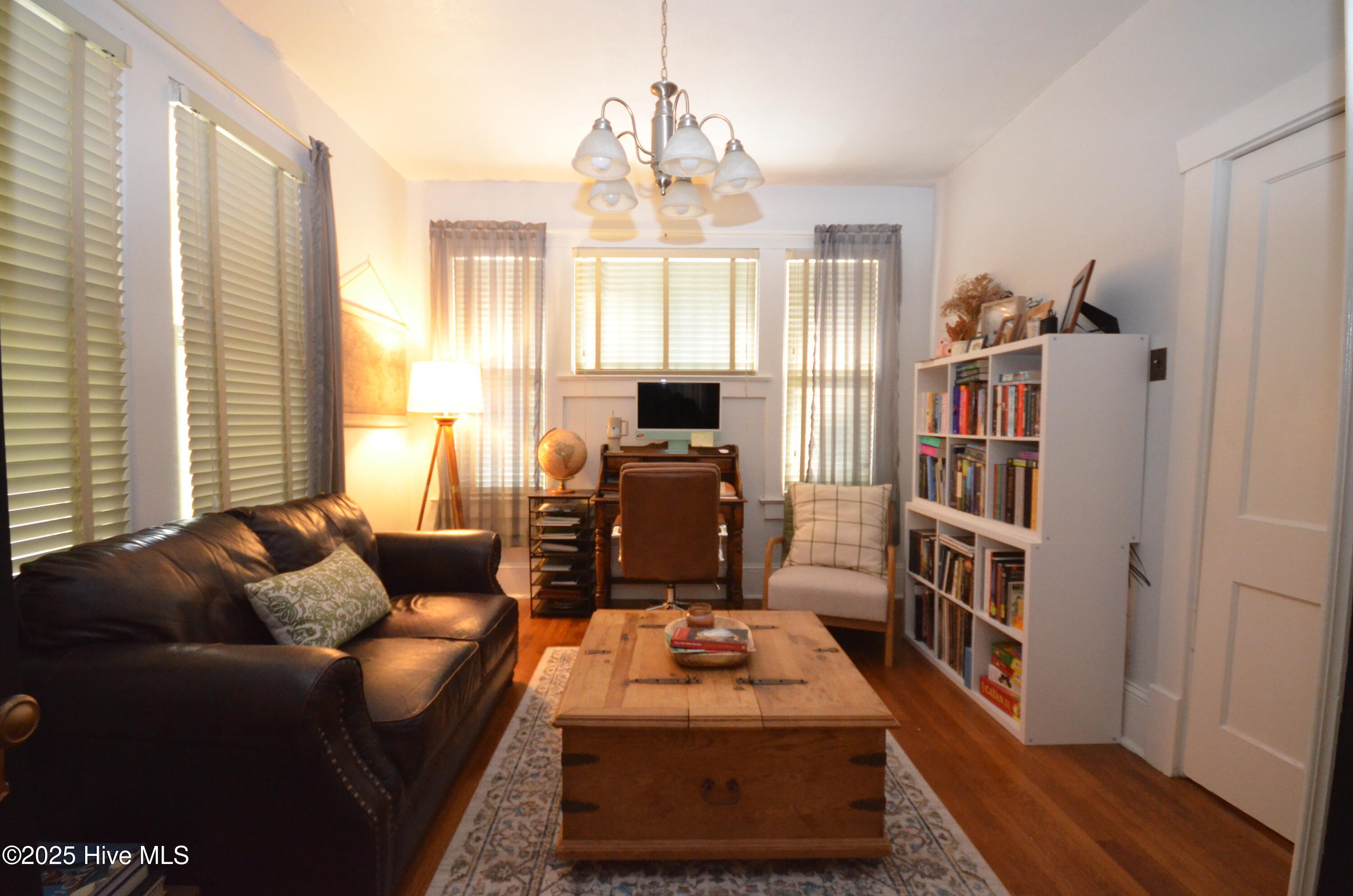 1409 E Walnut Street Property Photo 7
