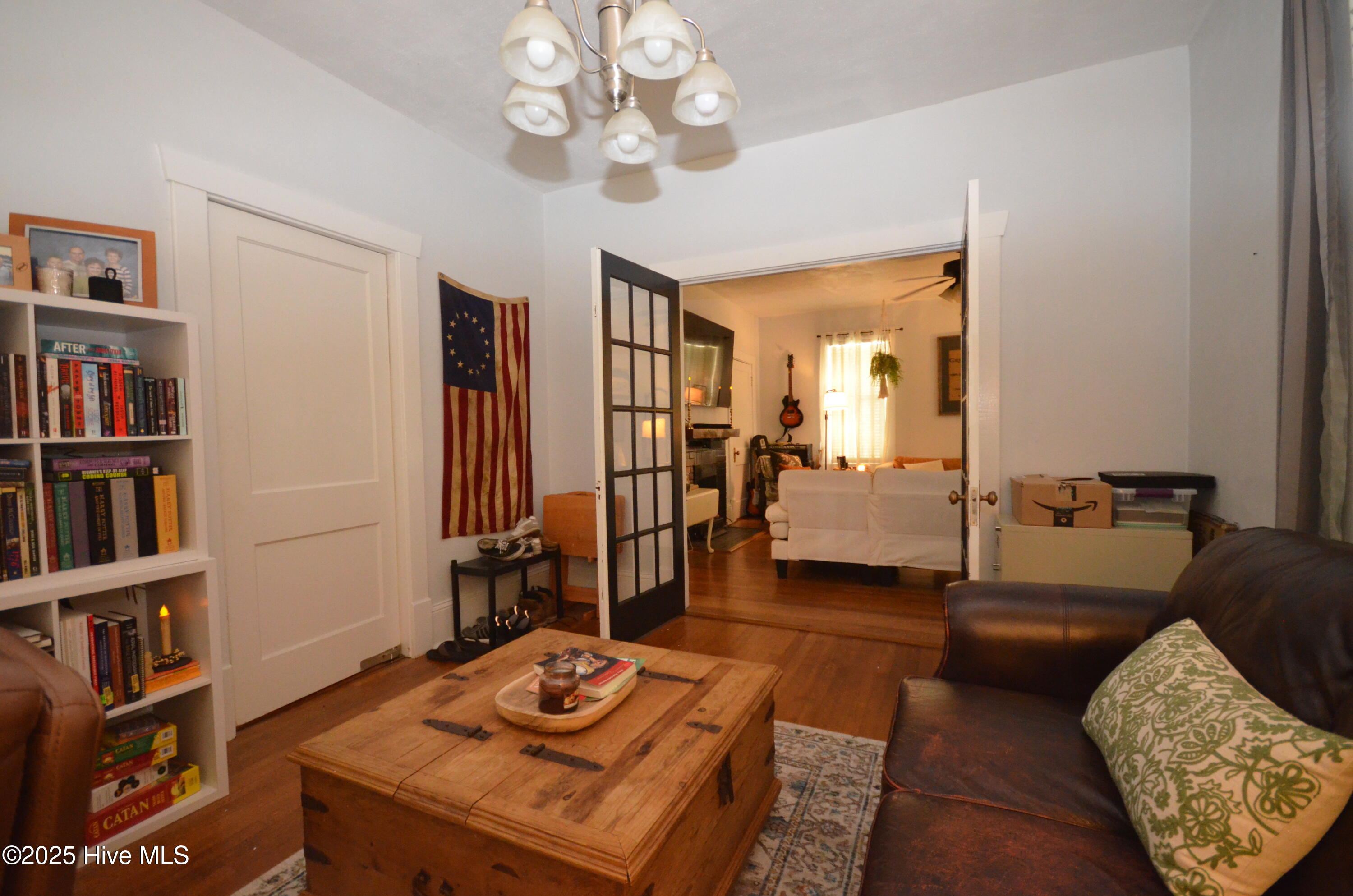 1409 E Walnut Street Property Photo 8