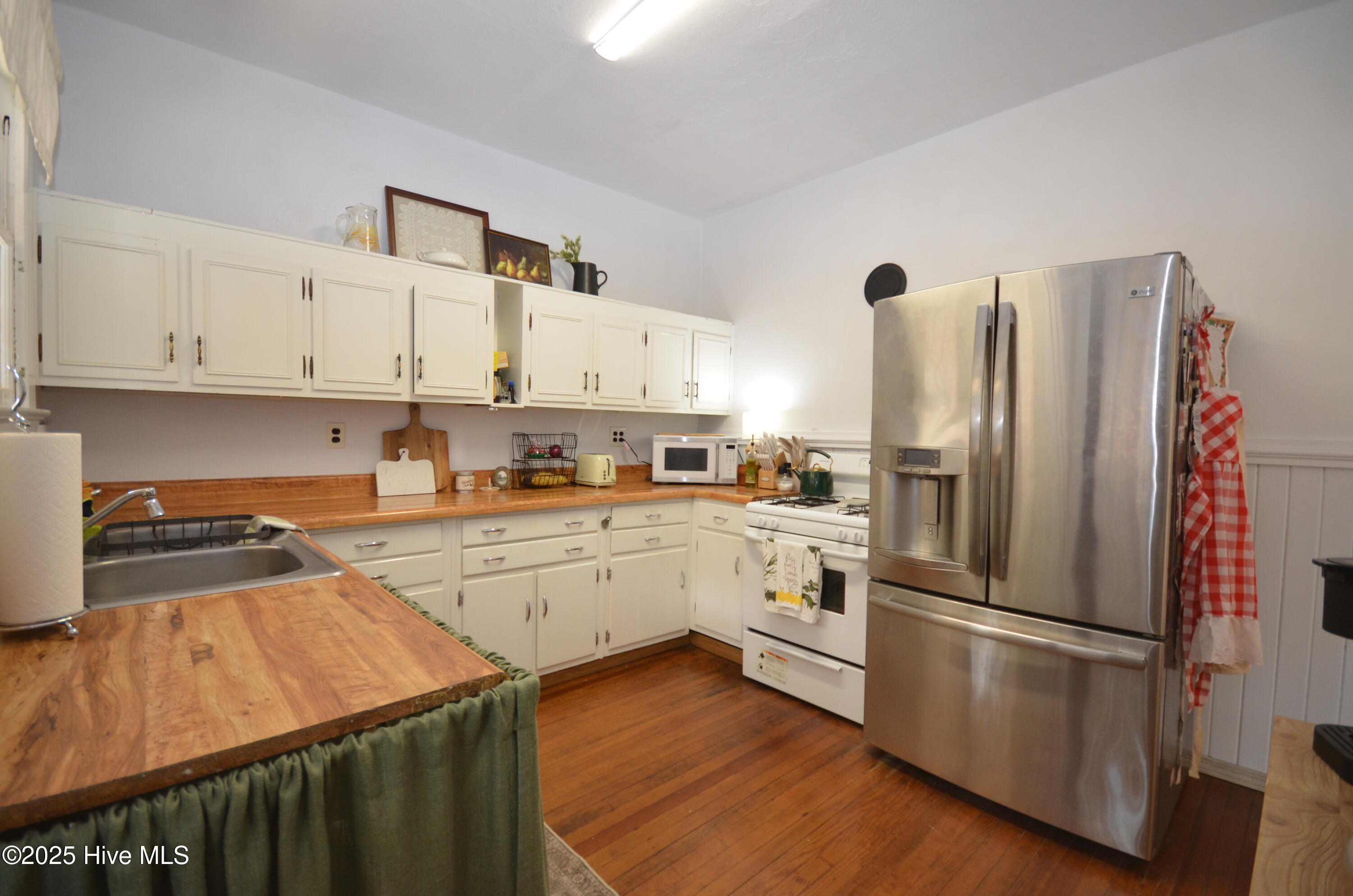 1409 E Walnut Street Property Photo 11