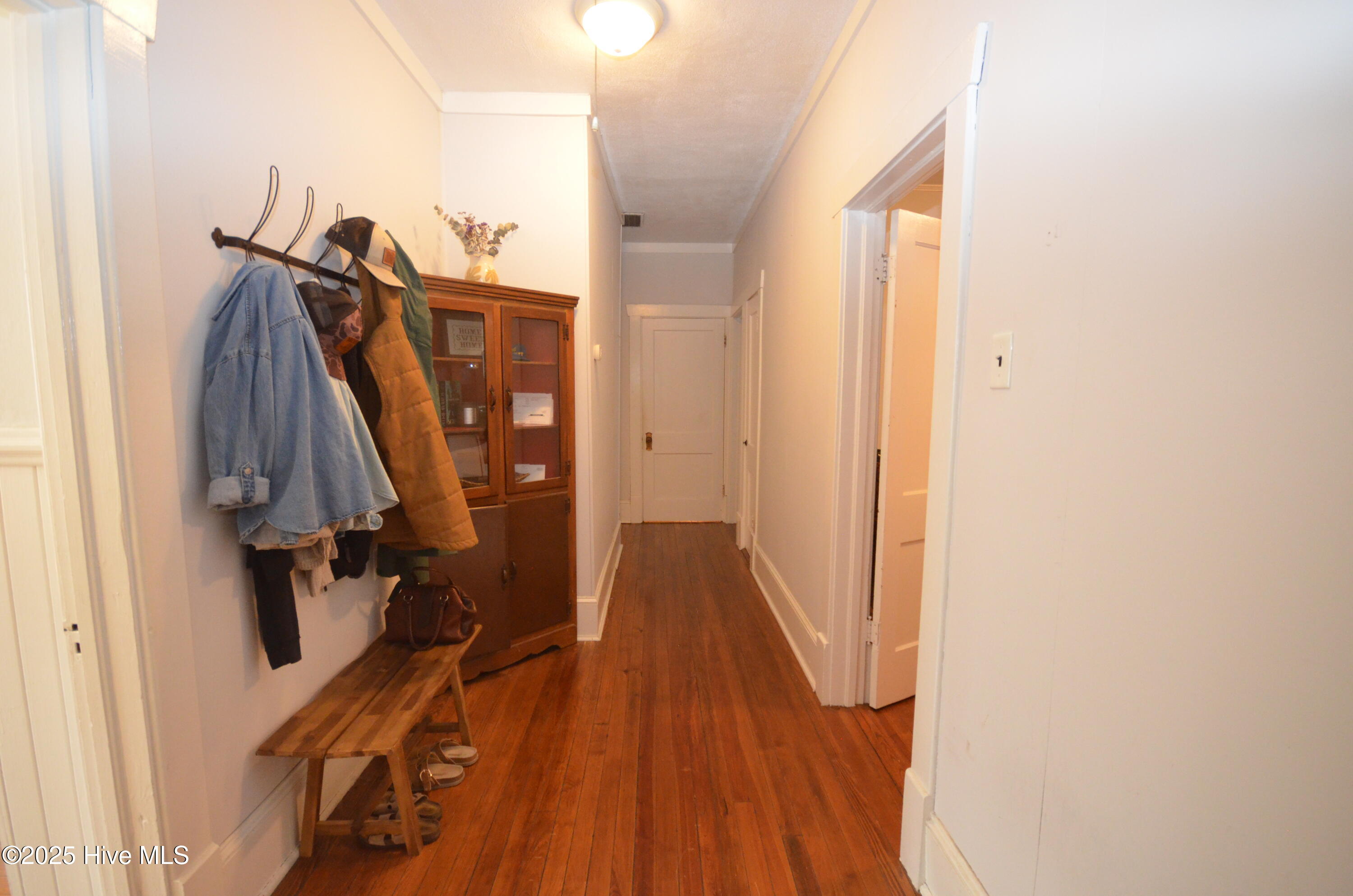 1409 E Walnut Street Property Photo 13