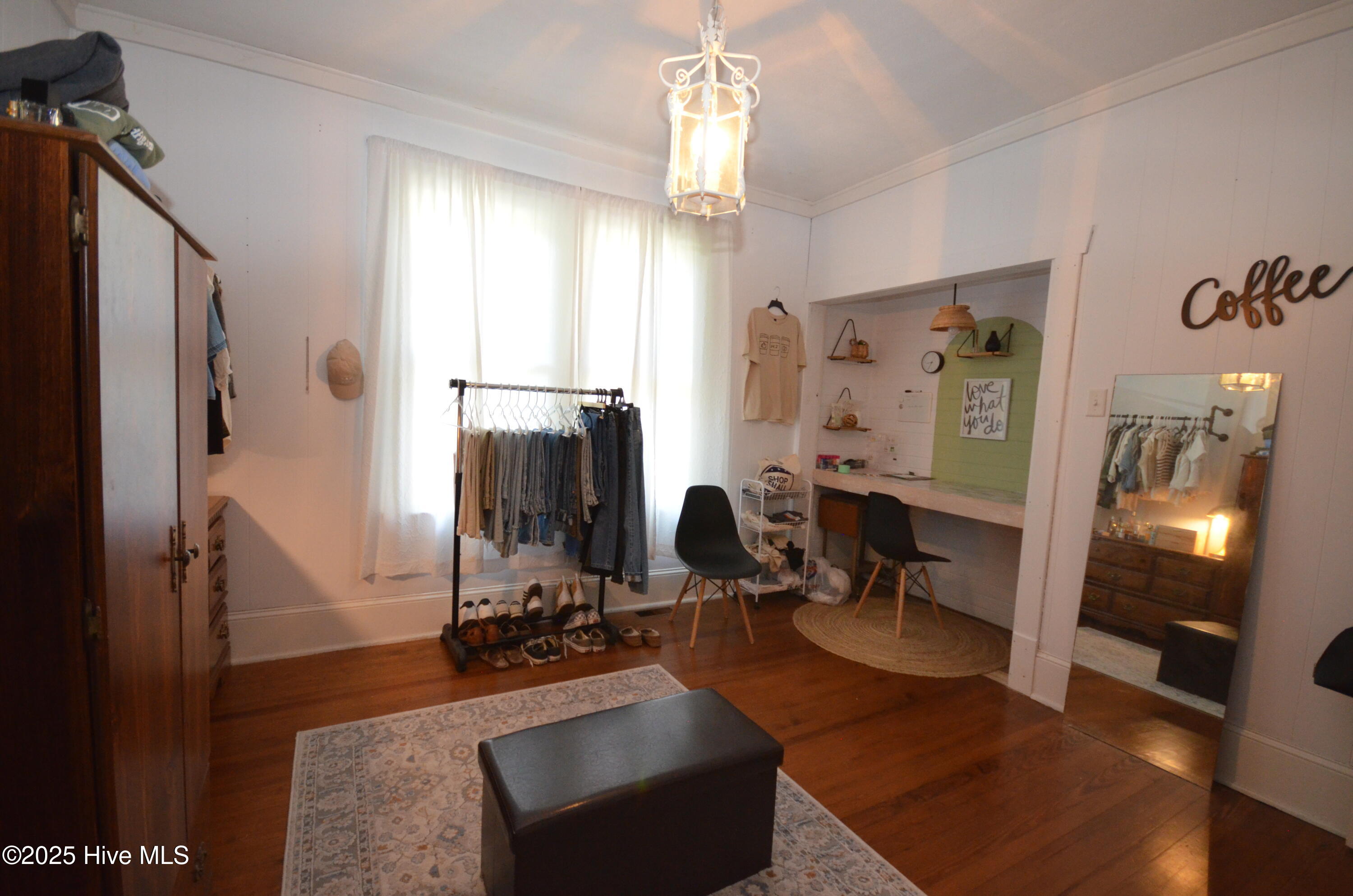 1409 E Walnut Street Property Photo 17