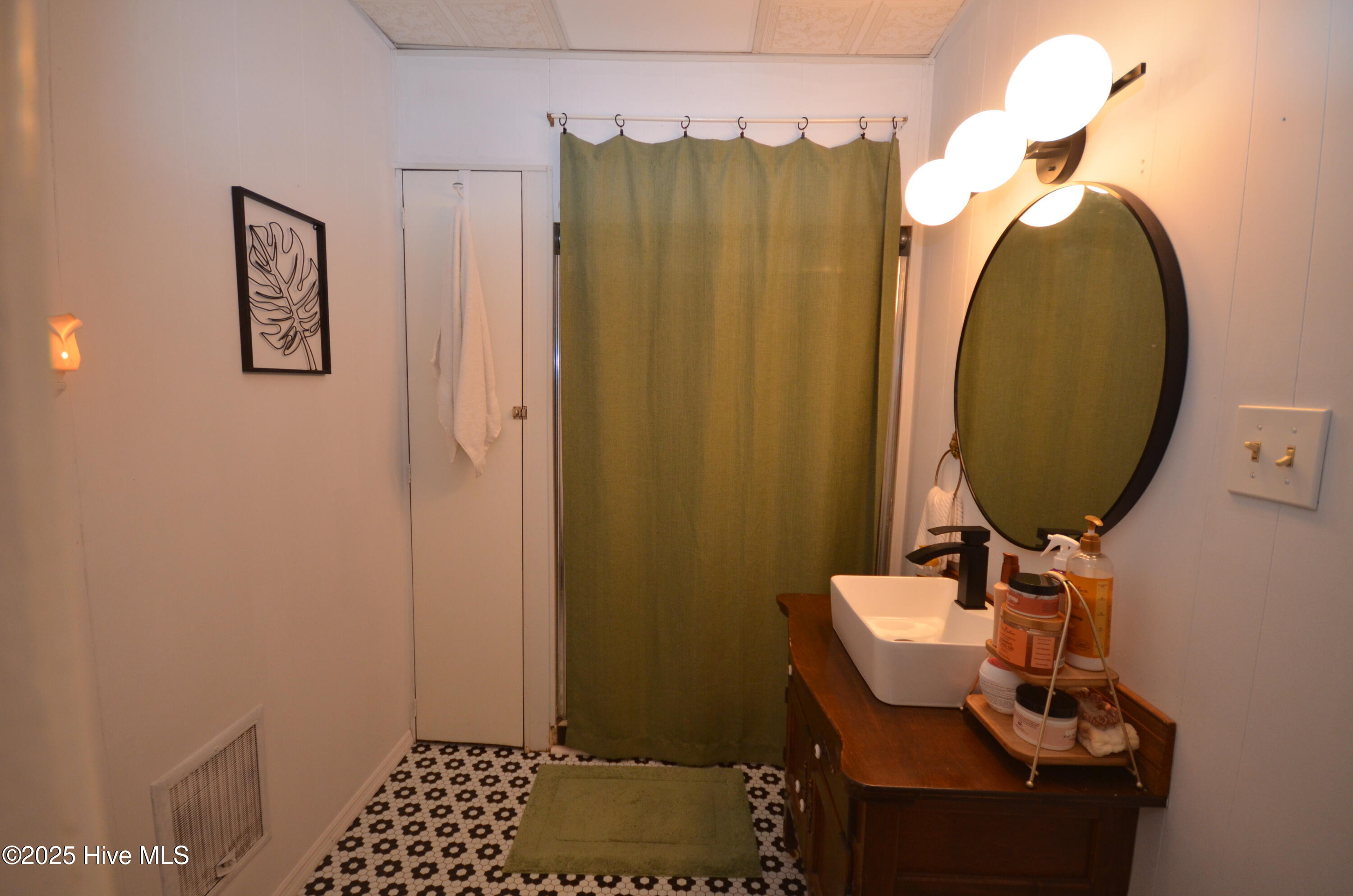 1409 E Walnut Street Property Photo 18