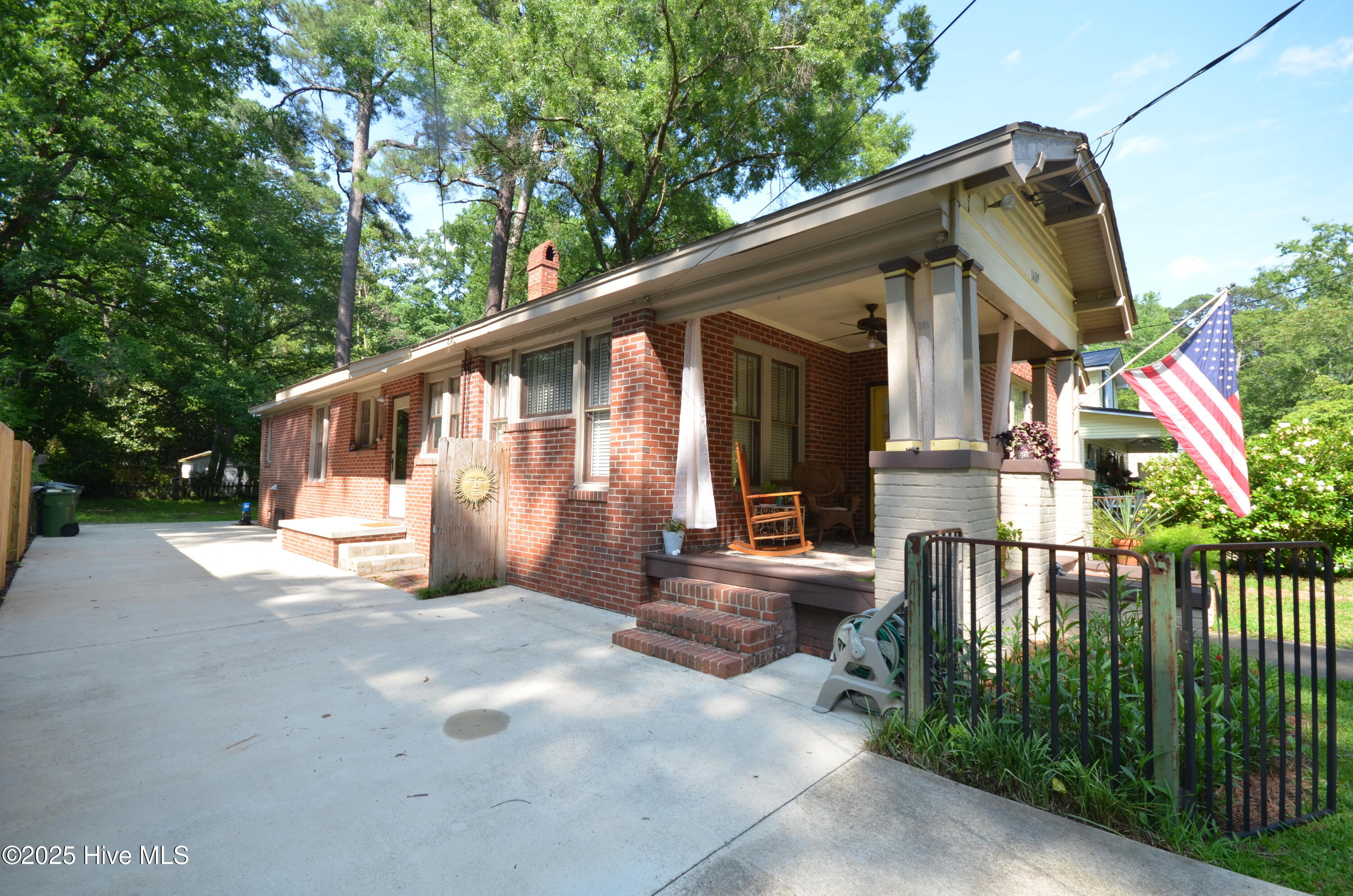 1409 E Walnut Street Property Photo 23