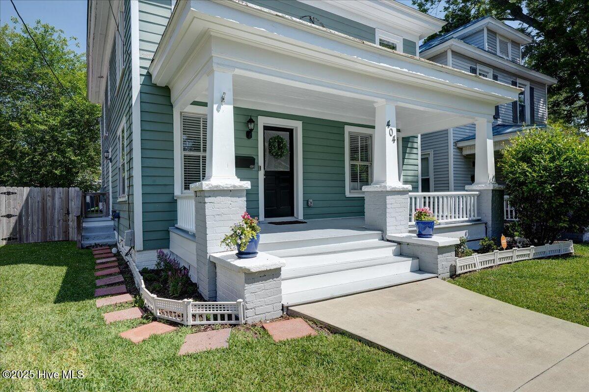 404 Avenue B Property Photo 2