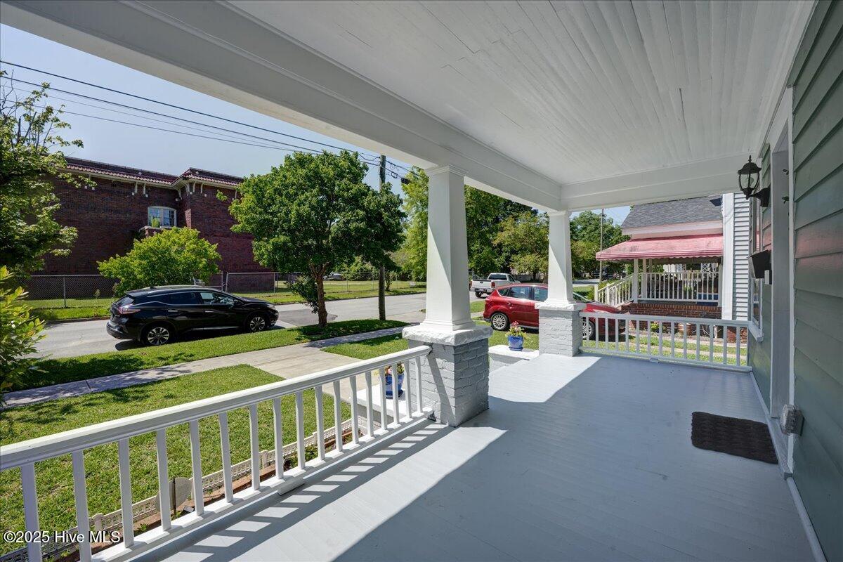 404 Avenue B Property Photo 4