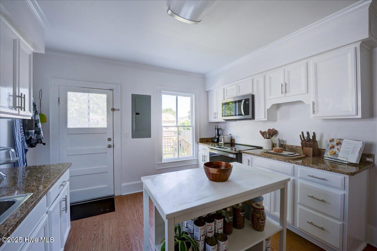 404 Avenue B Property Photo 8