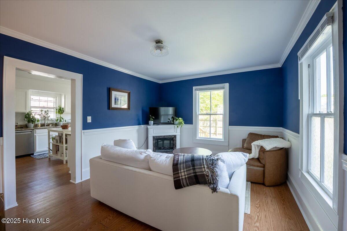 404 Avenue B Property Photo 17
