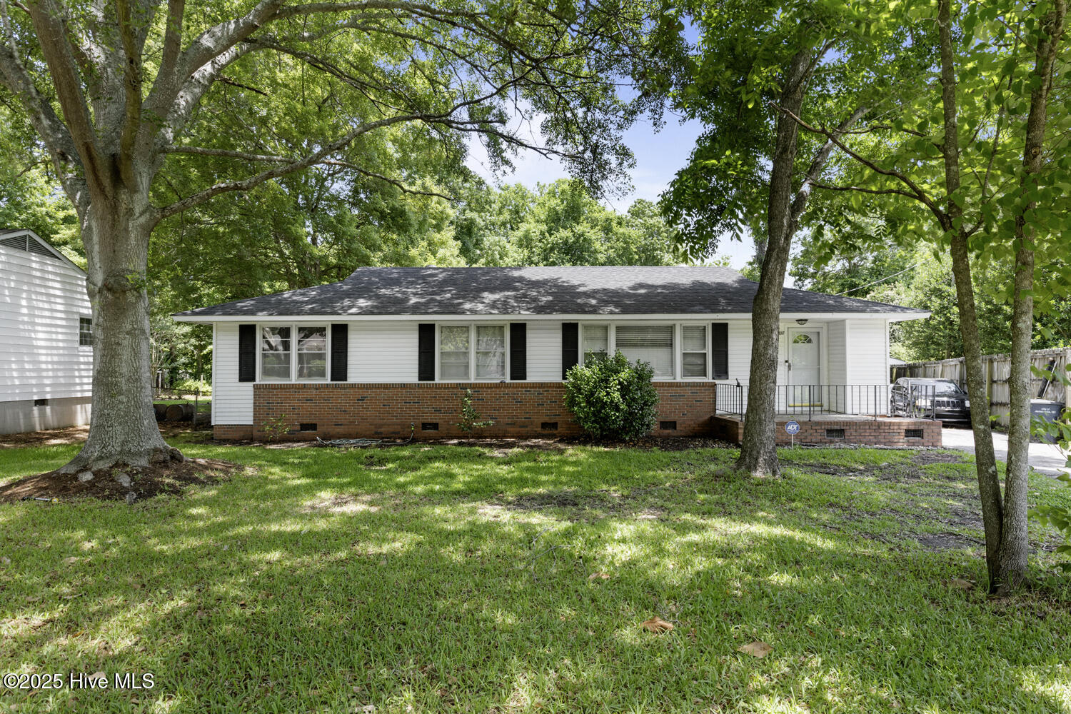 407 Hickory Court Property Photo 1