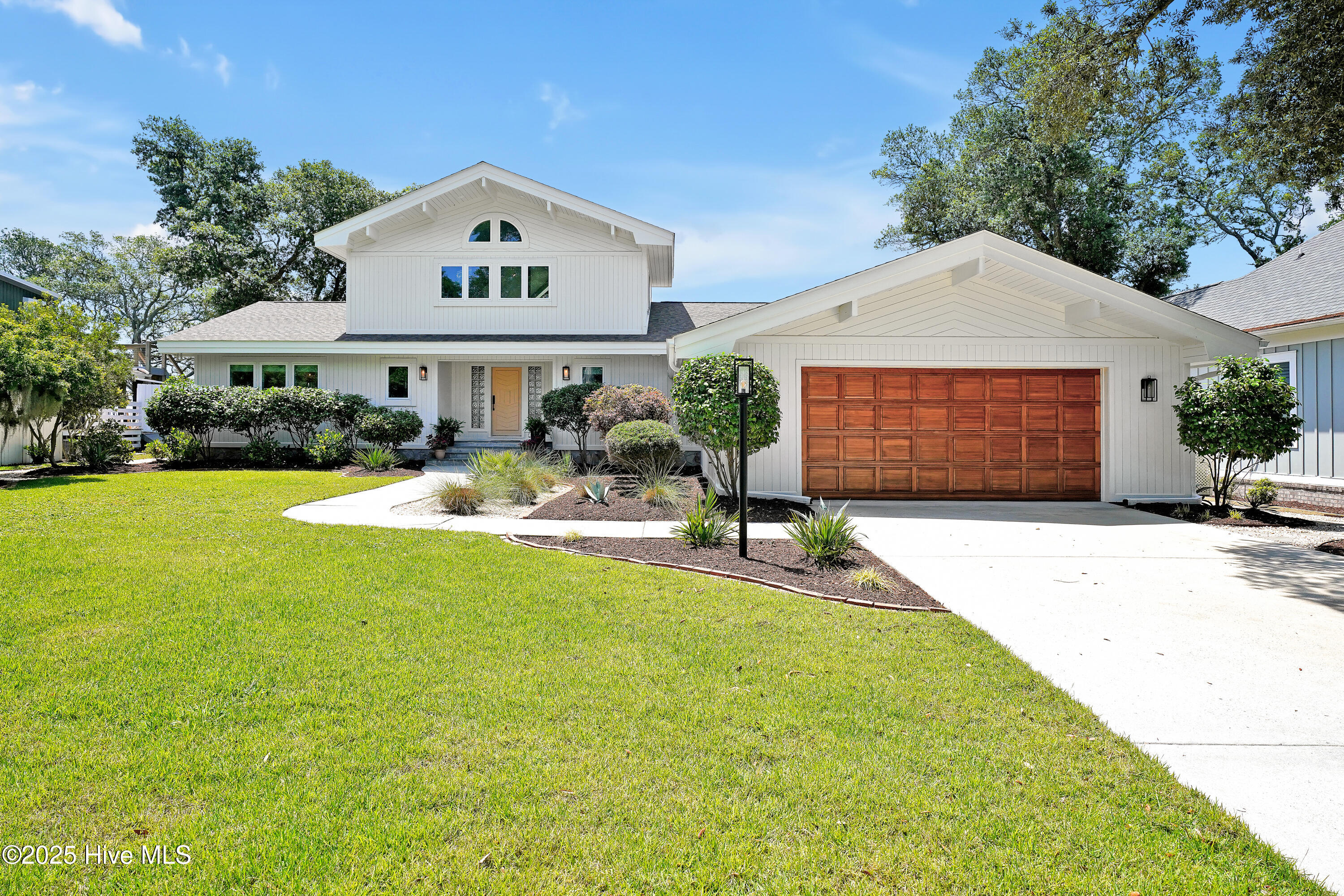 3343 Channelside Drive Property Photo 1