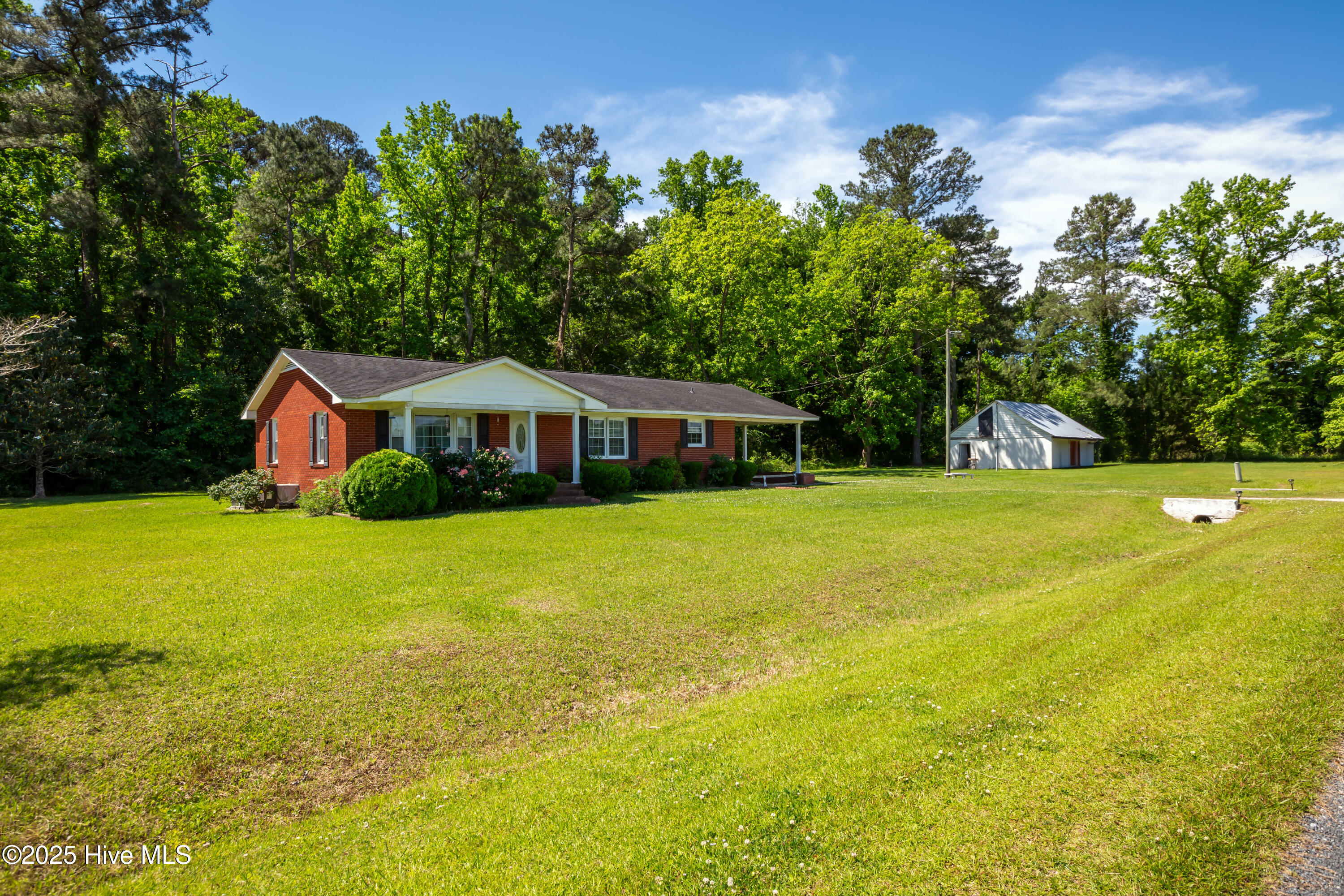 4173 Middle Road Property Photo 5