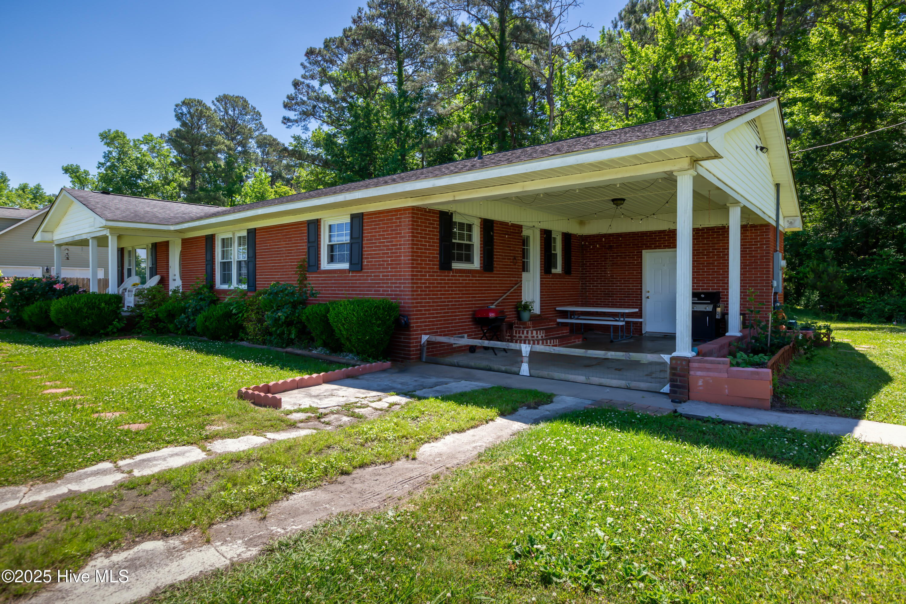 4173 Middle Road Property Photo 9