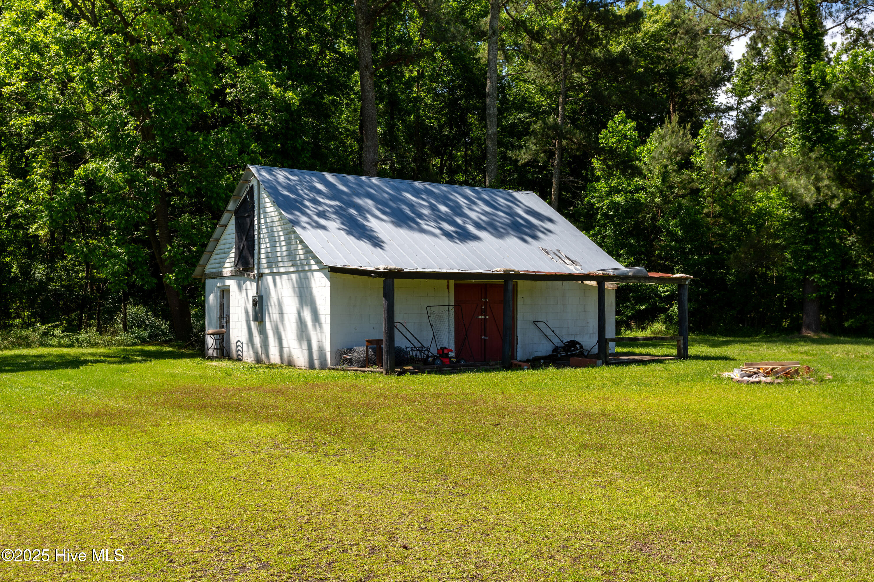 4173 Middle Road Property Photo 10