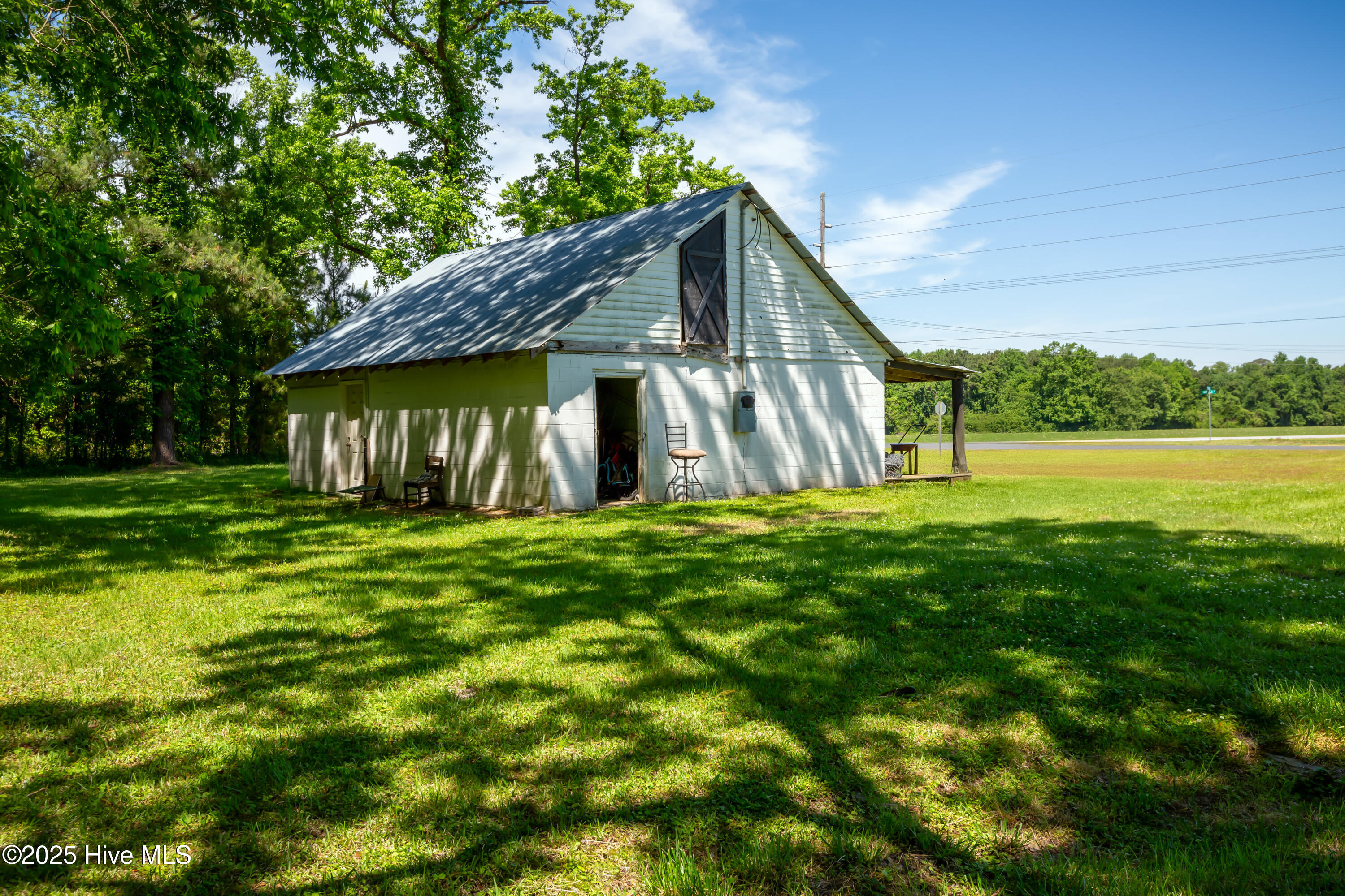 4173 Middle Road Property Photo 11